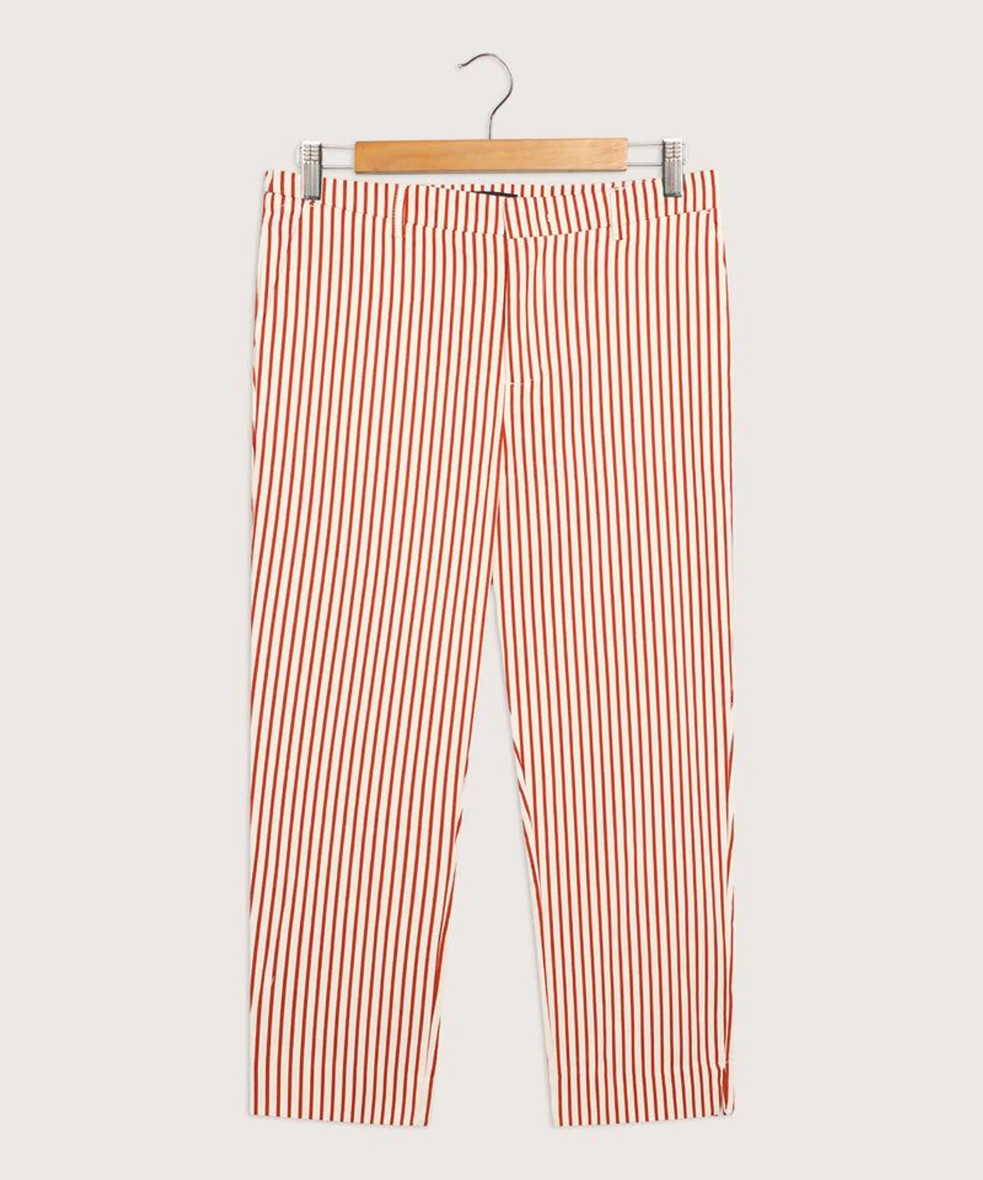 Pantalón Capri Con Bolsillos Laterales