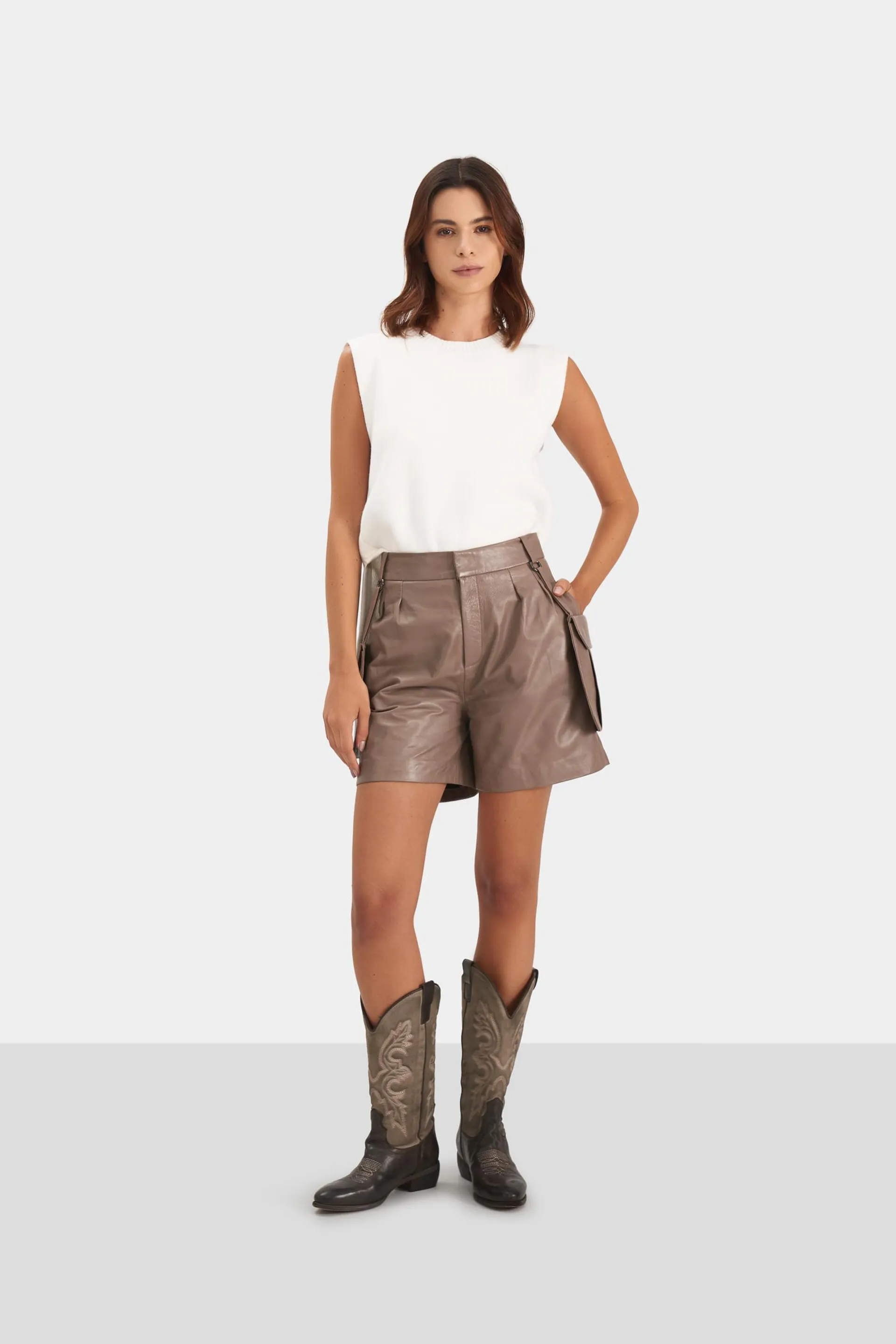 Short Sahara en cuero para mujer tipo cargo