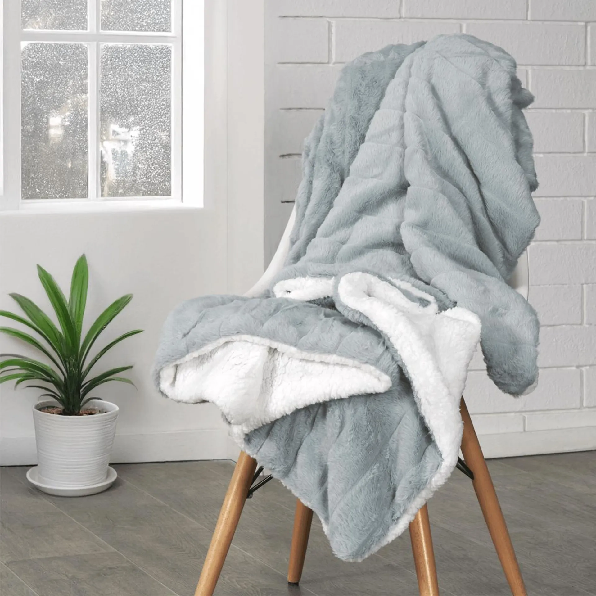 Manta fur/sherpa lineas verde eucalipto 125 x 150 cm