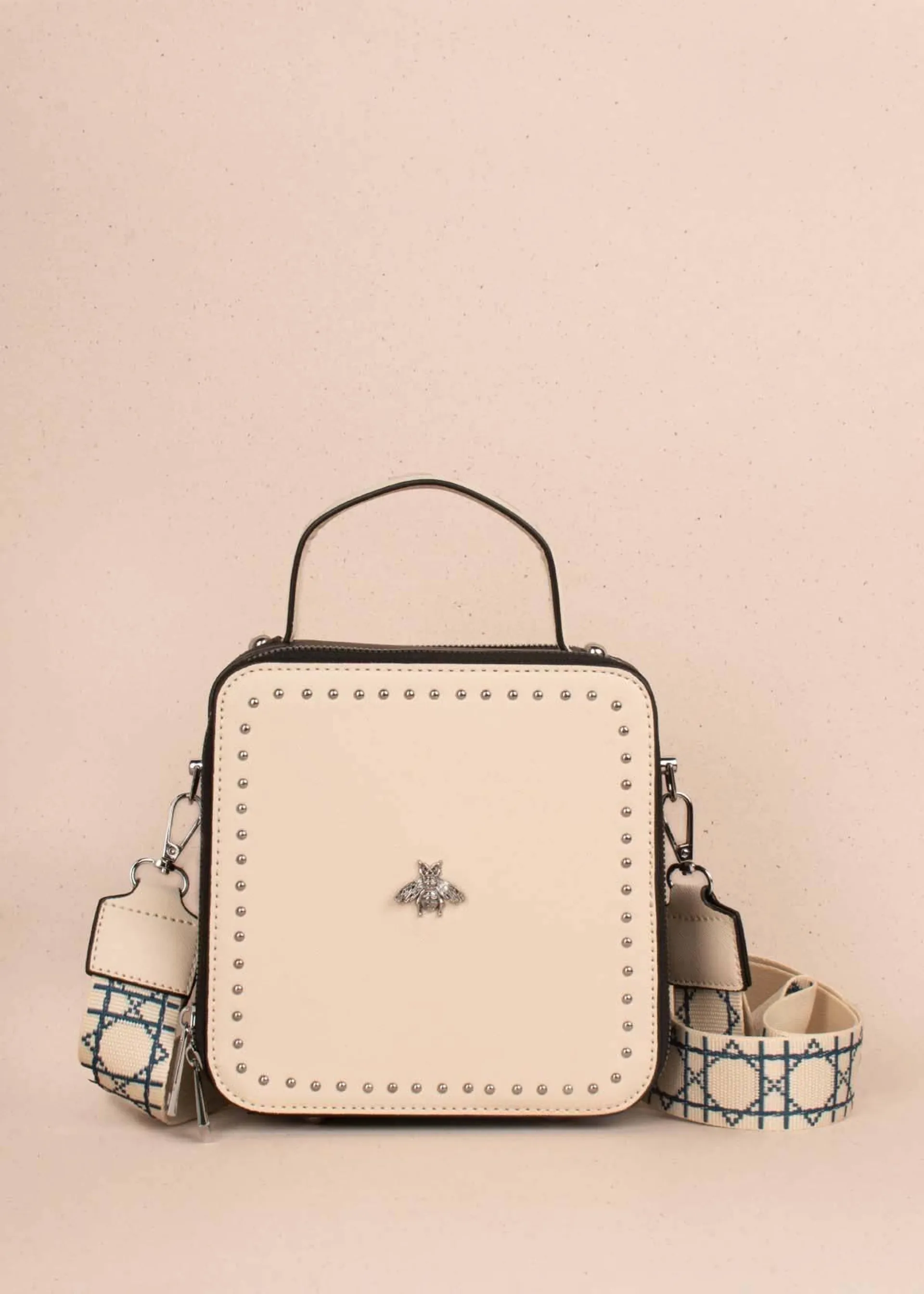 Bolso tipo bandolera color beige con taches 104389