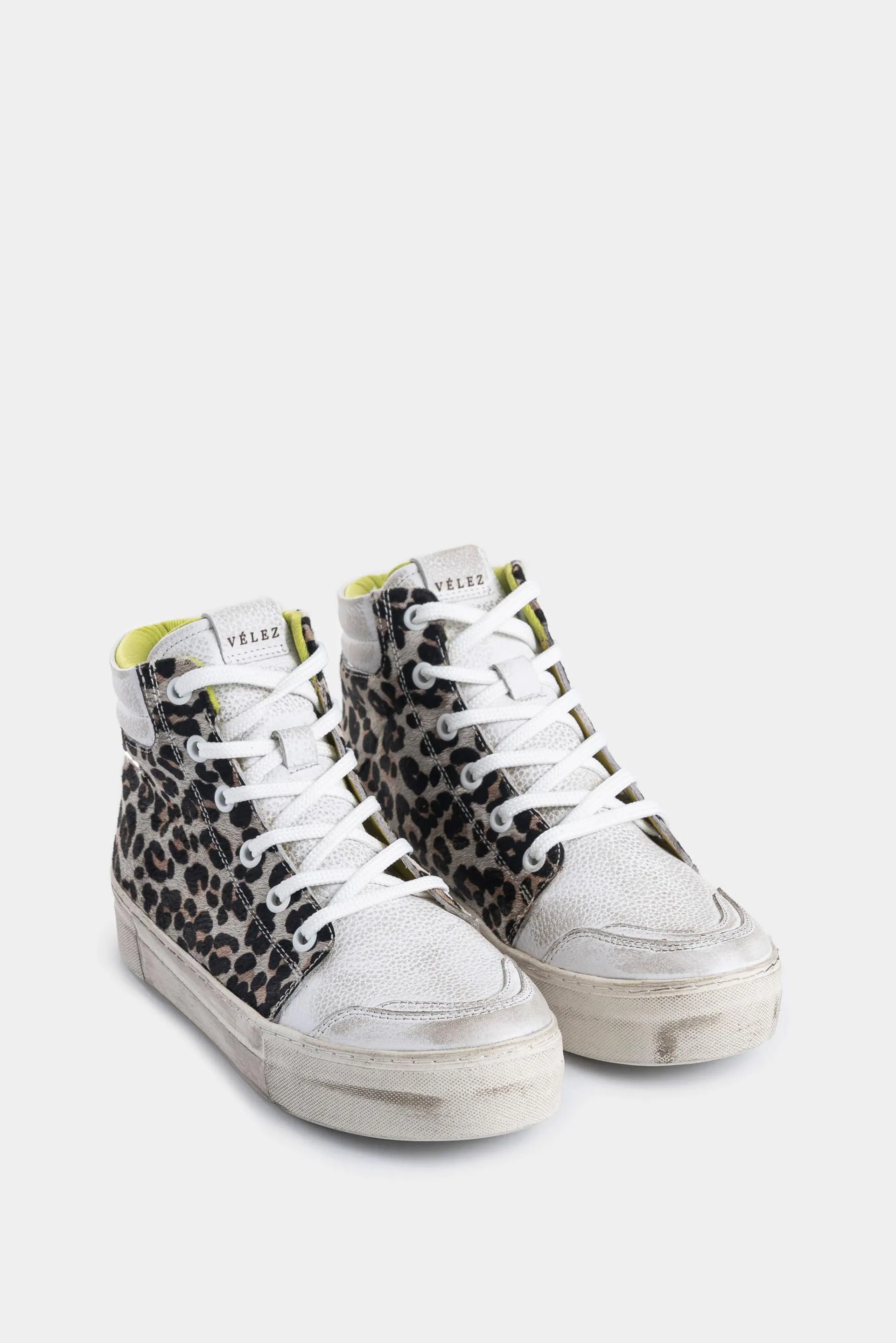Tenis alba de cuero para mujer animal print
