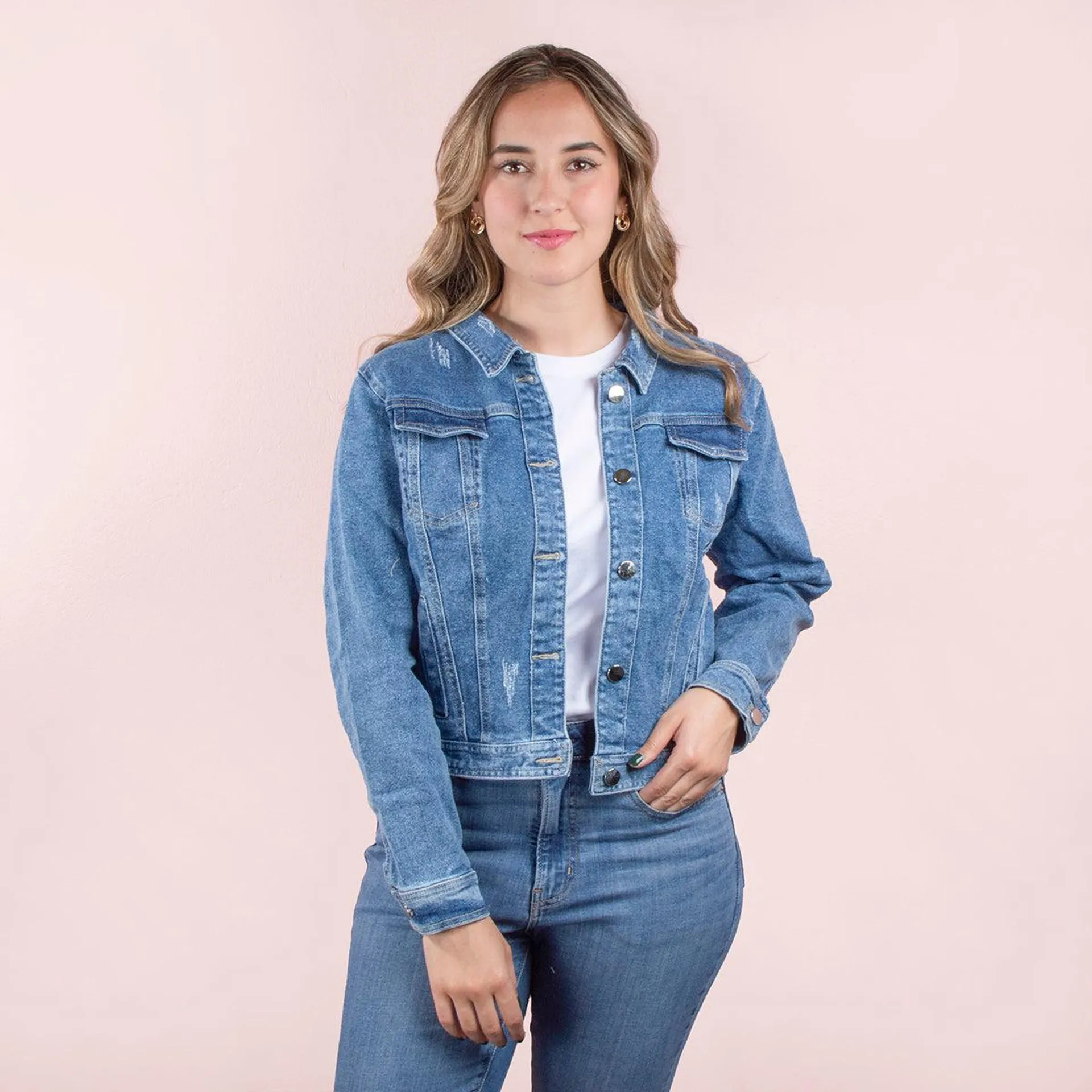 Chaqueta de jean color azul con estampado en parte trasera