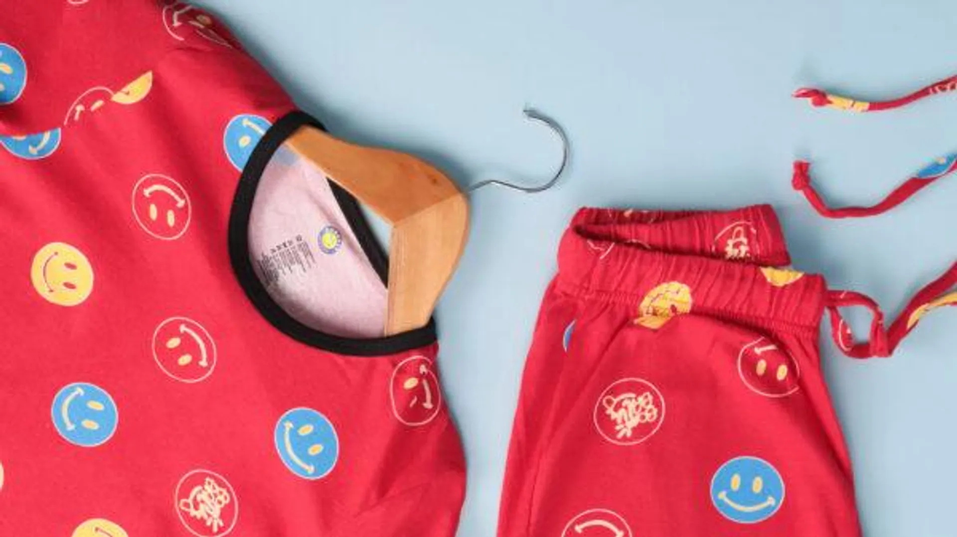 PIJAMA GLOW CARITAS ROJO NIÑA M/L