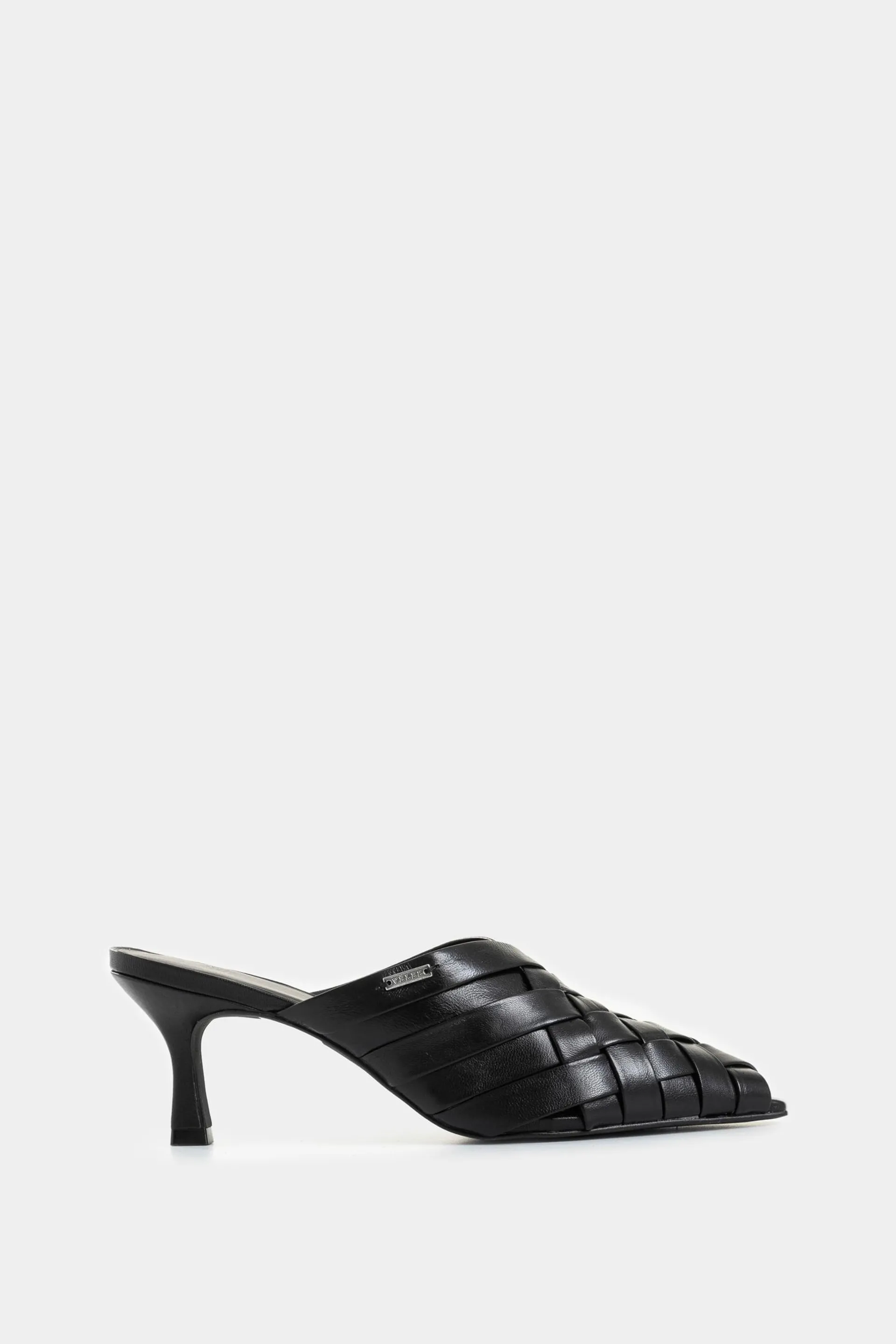 Tacones cerrados Iris de cuero para mujer tejido