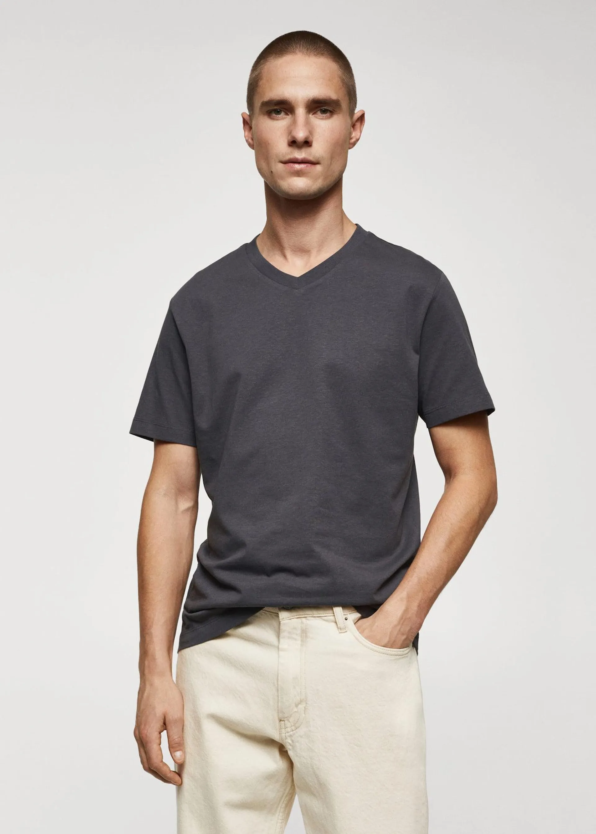 Camiseta básica algodón cuello pico
