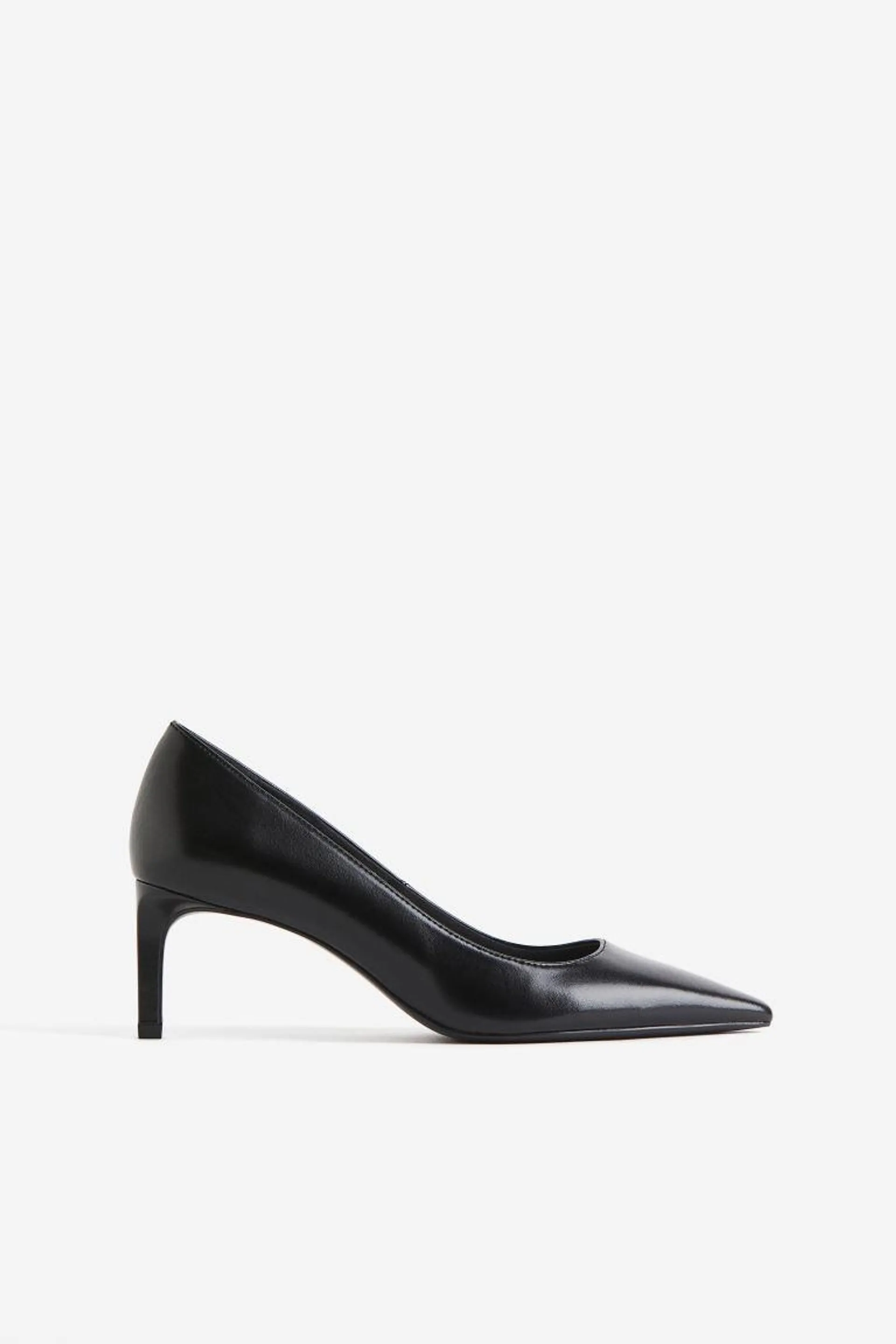 Court shoes