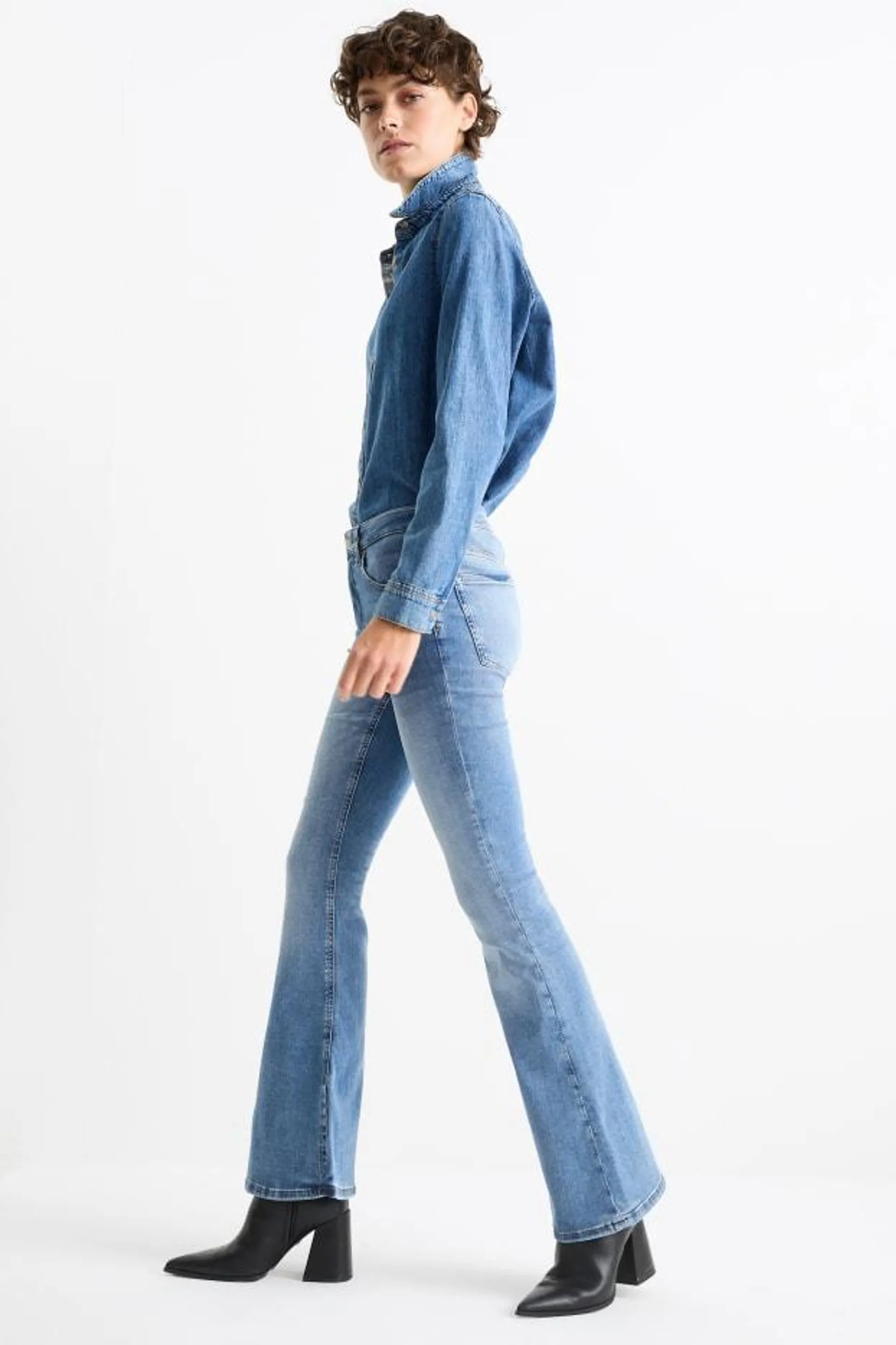 Flared jeans - mid-rise waist - LYCRA®