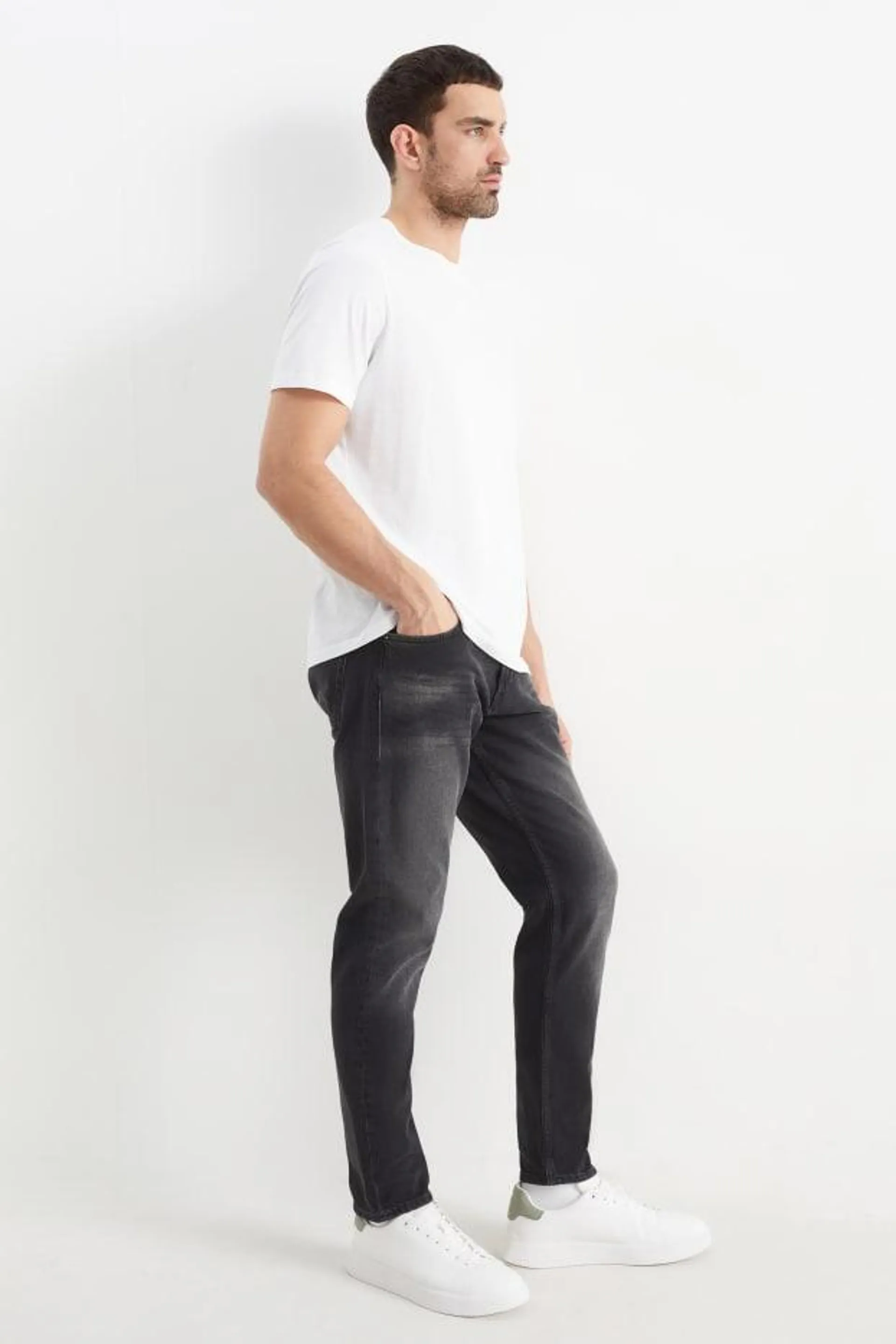 Slim tapered jeans - LYCRA®