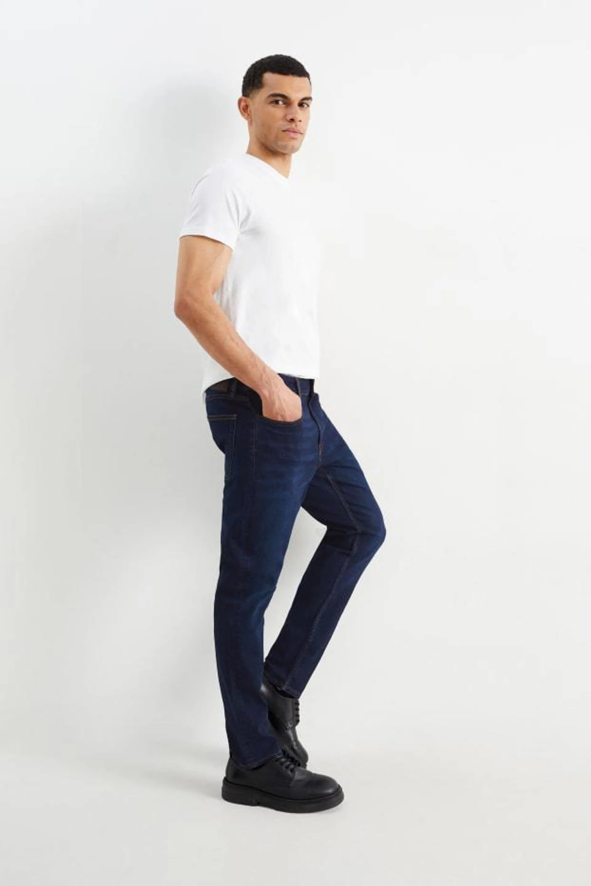 Slim tapered jeans - LYCRA®