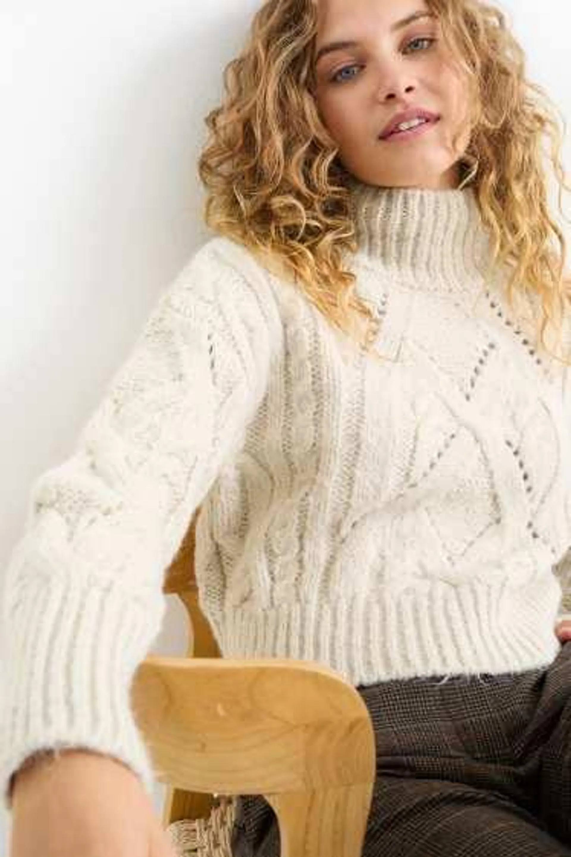 Jumper - cable knit pattern