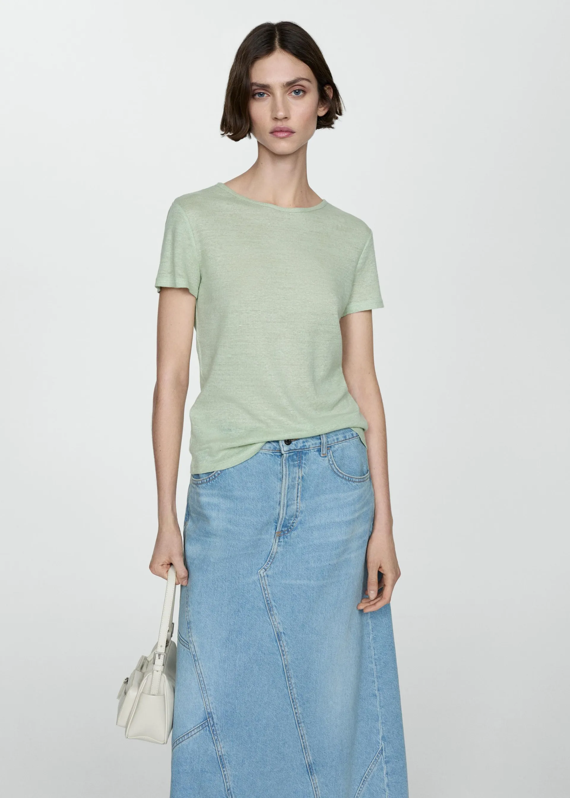 Short-sleeved linen t-shirt