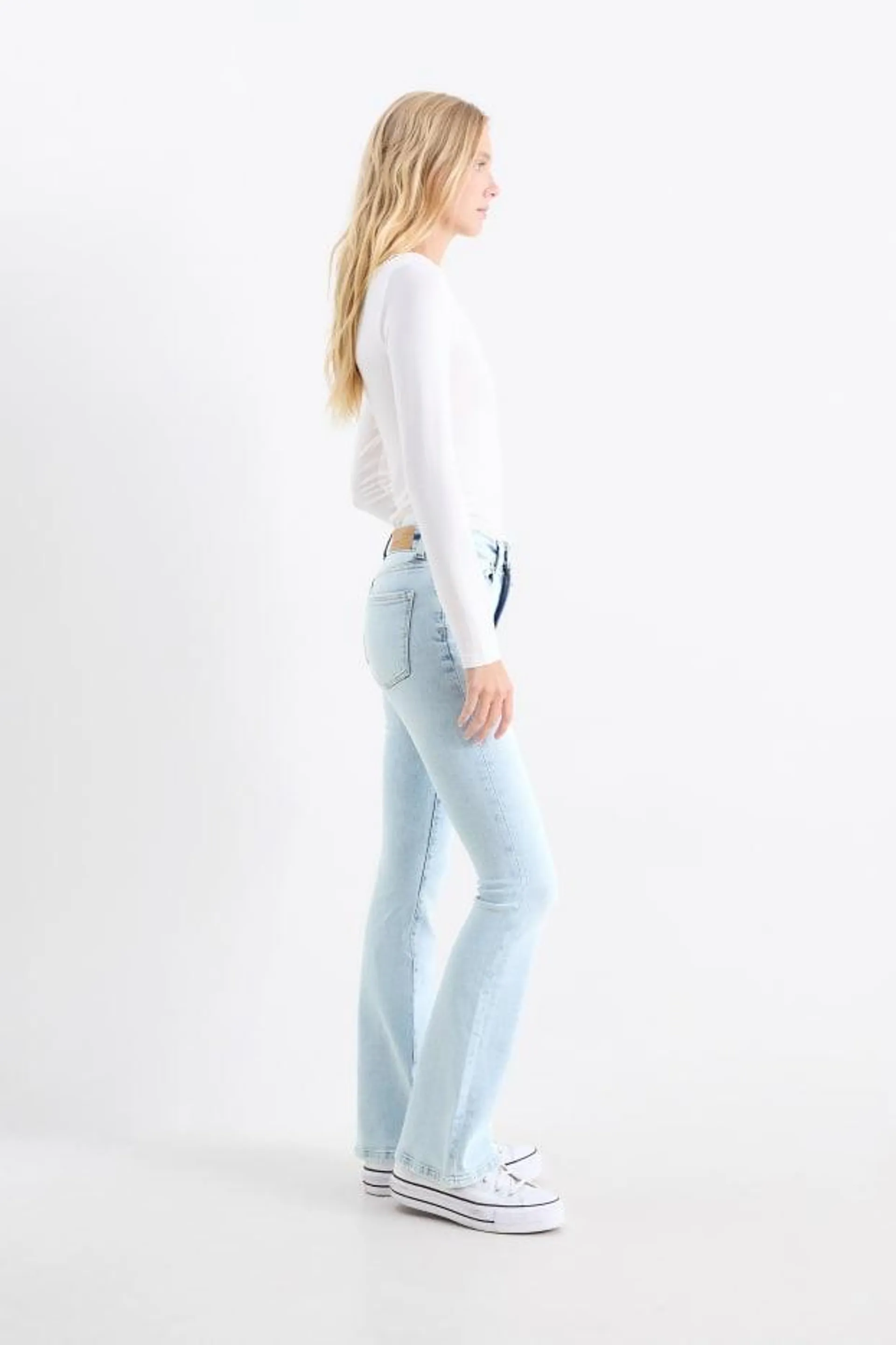 Flared jeans - mid-rise waist - LYCRA®