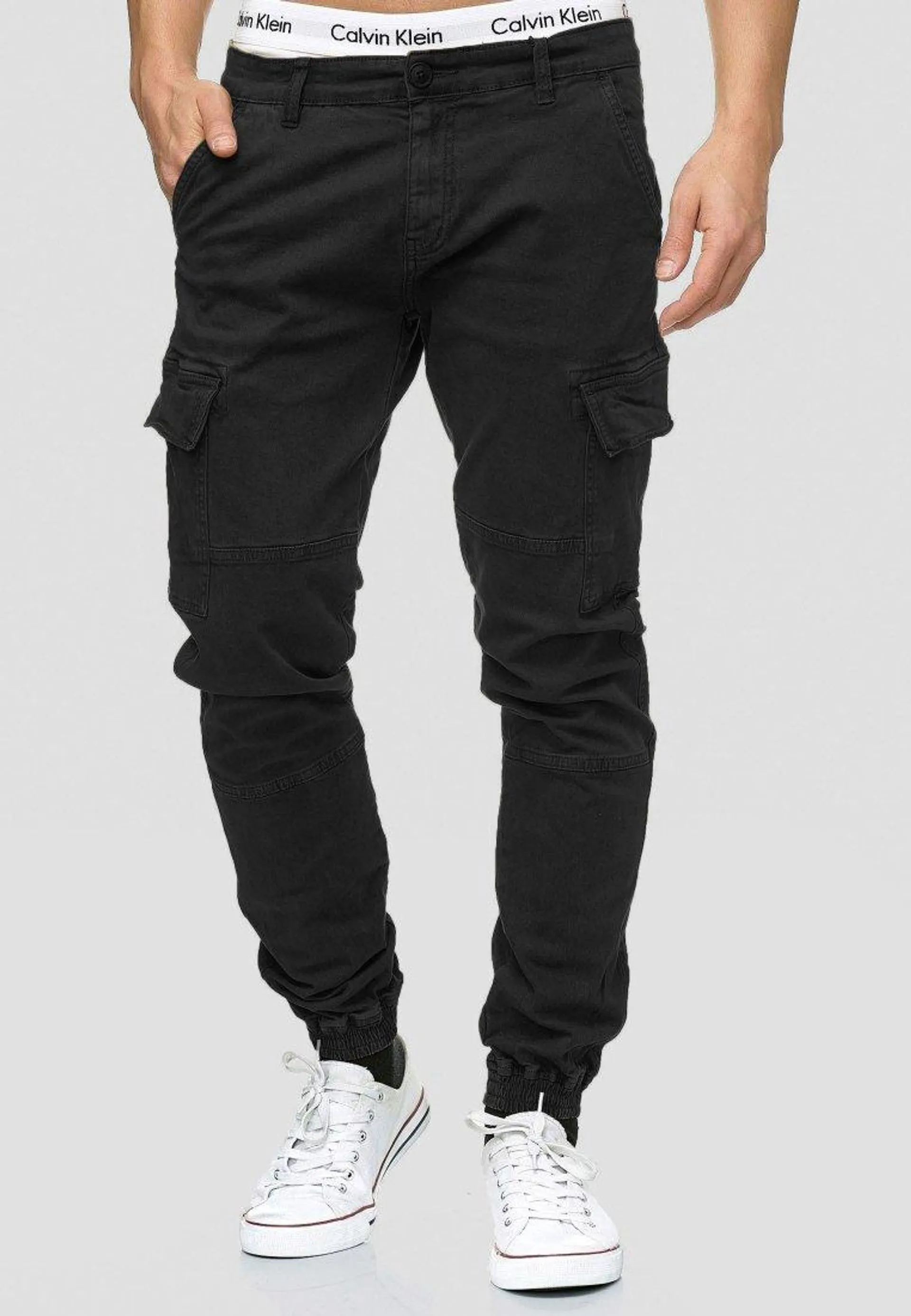 Cargo trousers - black