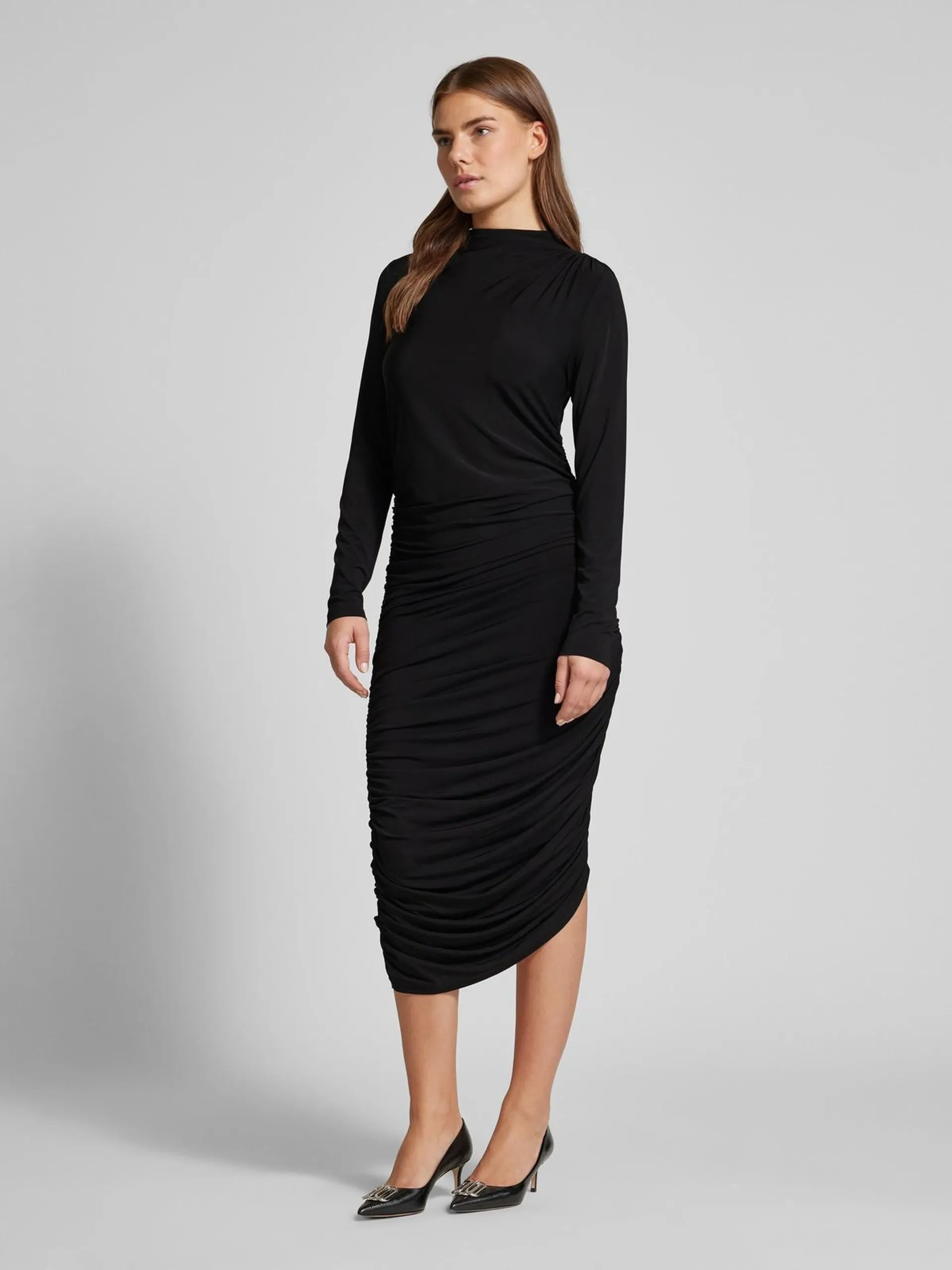 Maxikleid mit Raffungen und Stehkragen in black