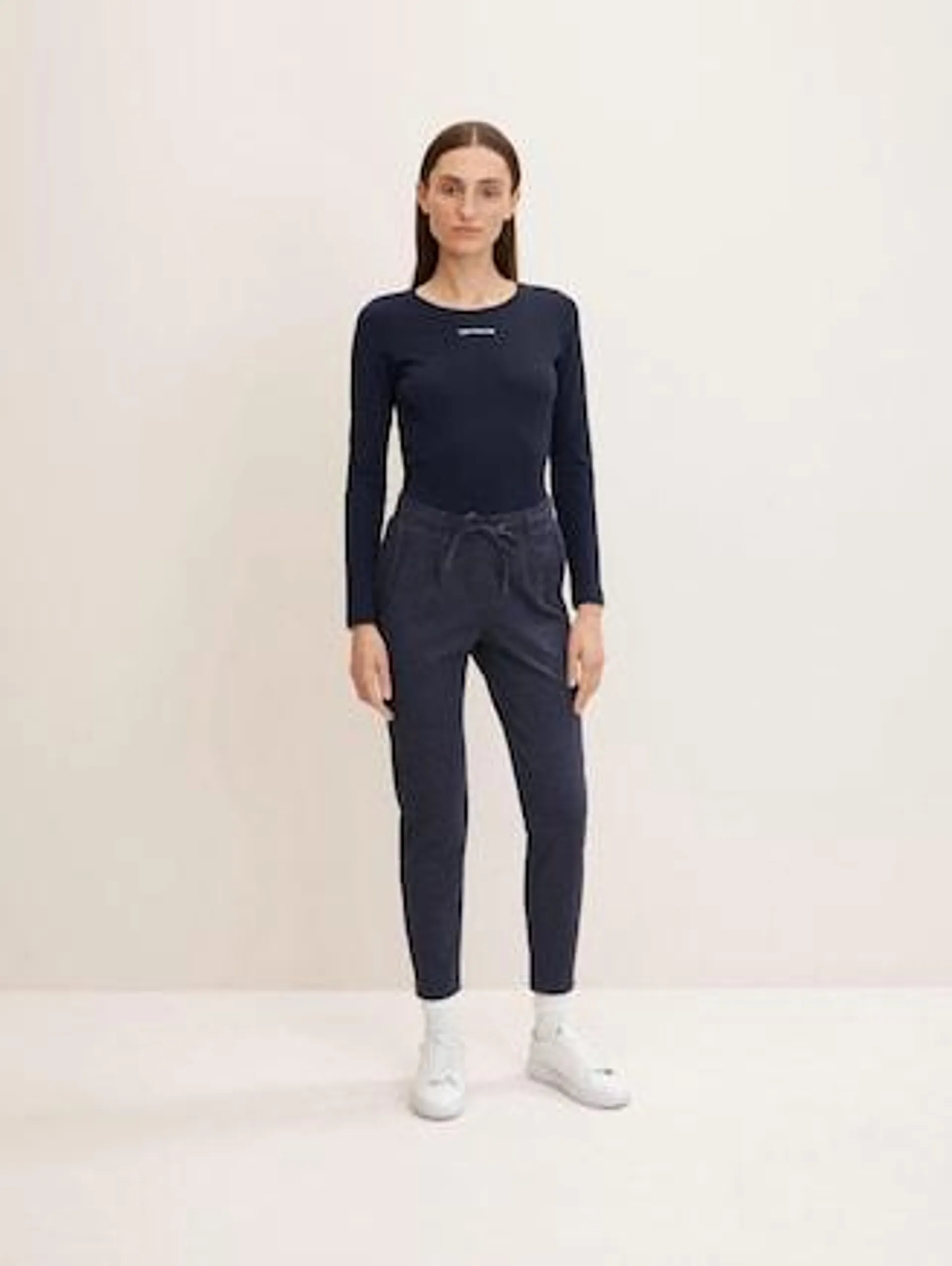 Loose-fit trousers