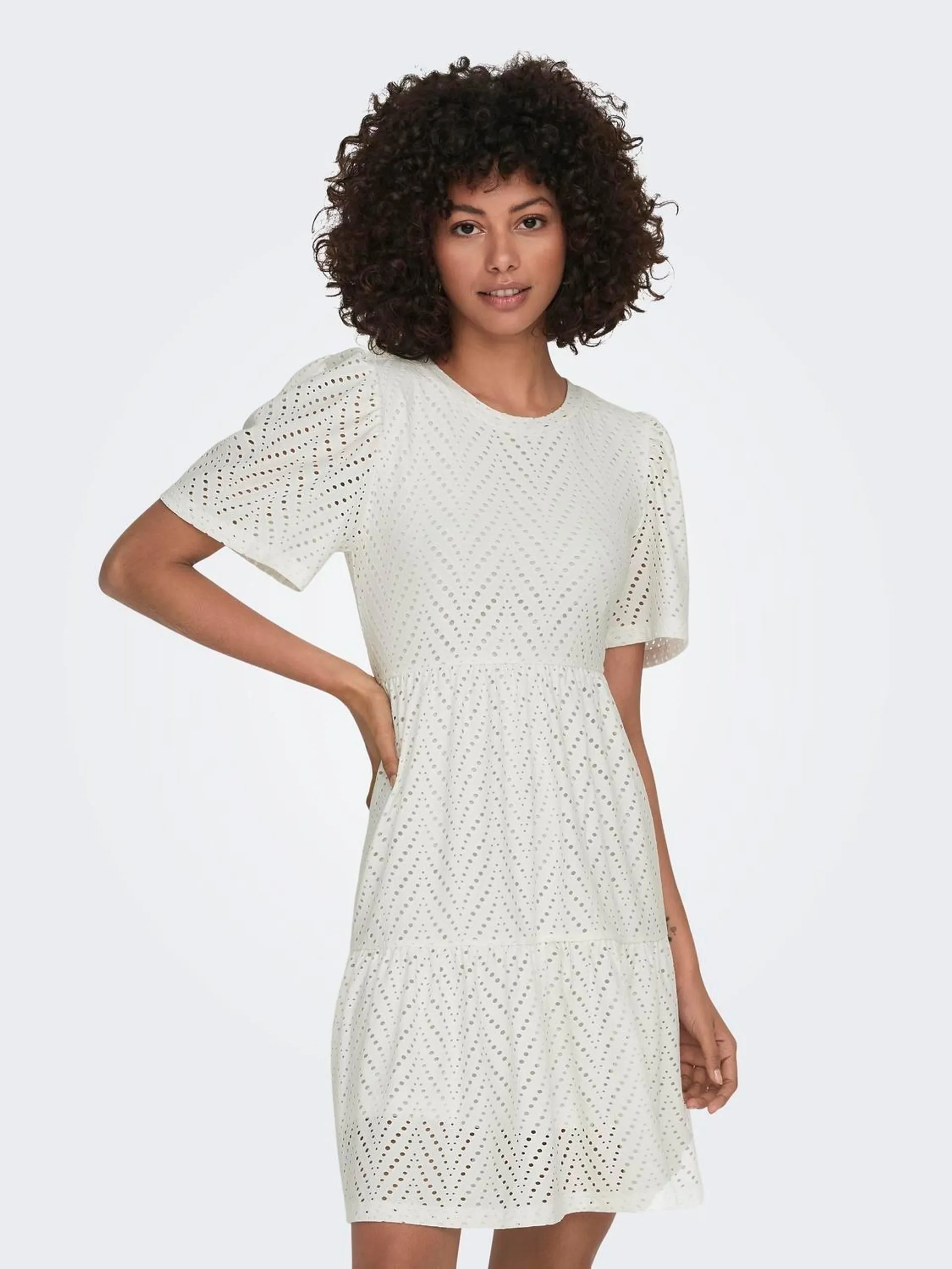 Broderie Anglaise Kleid mit kurzen Ärmeln