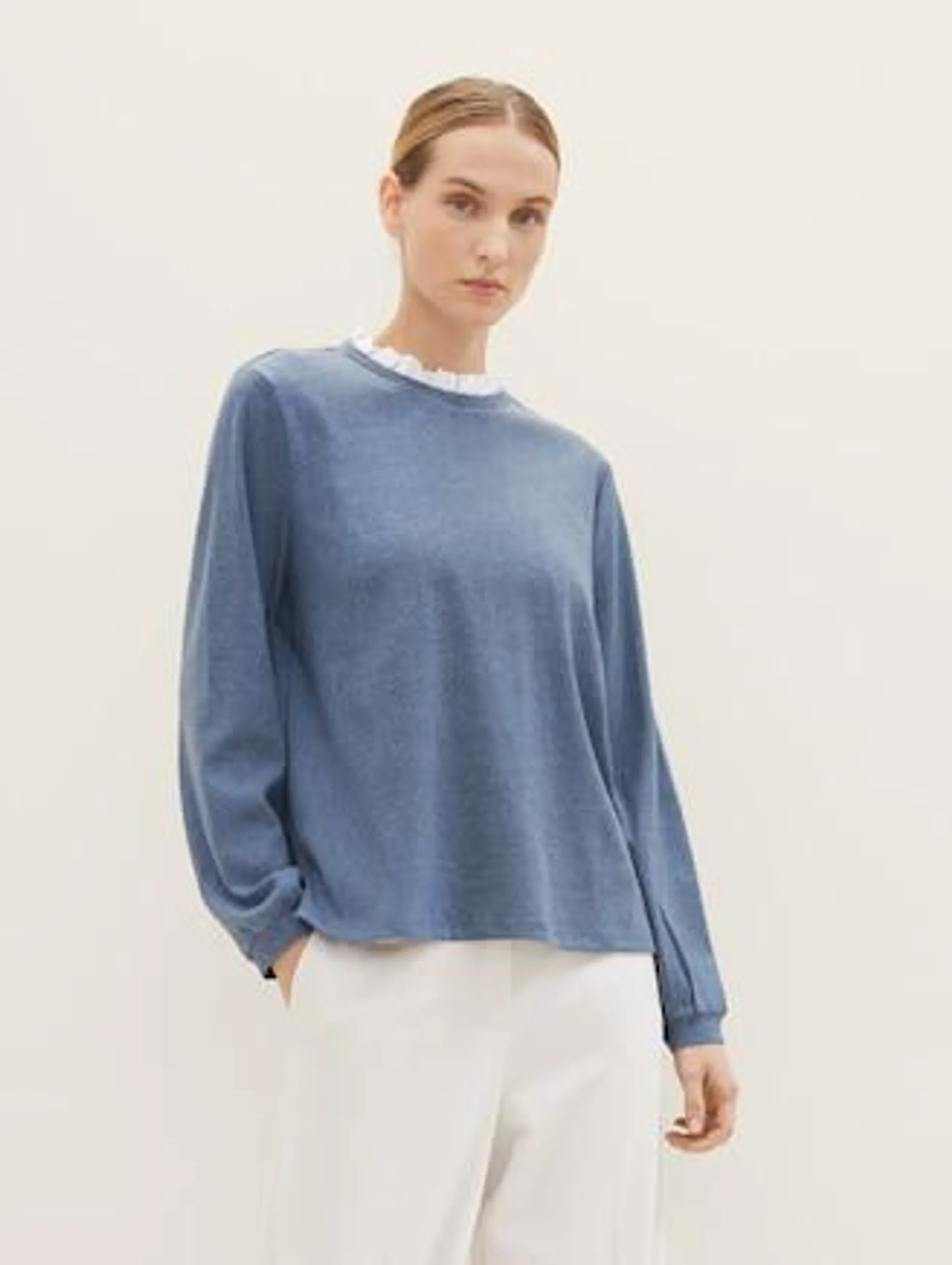 Sweatshirt with a stand-up collar