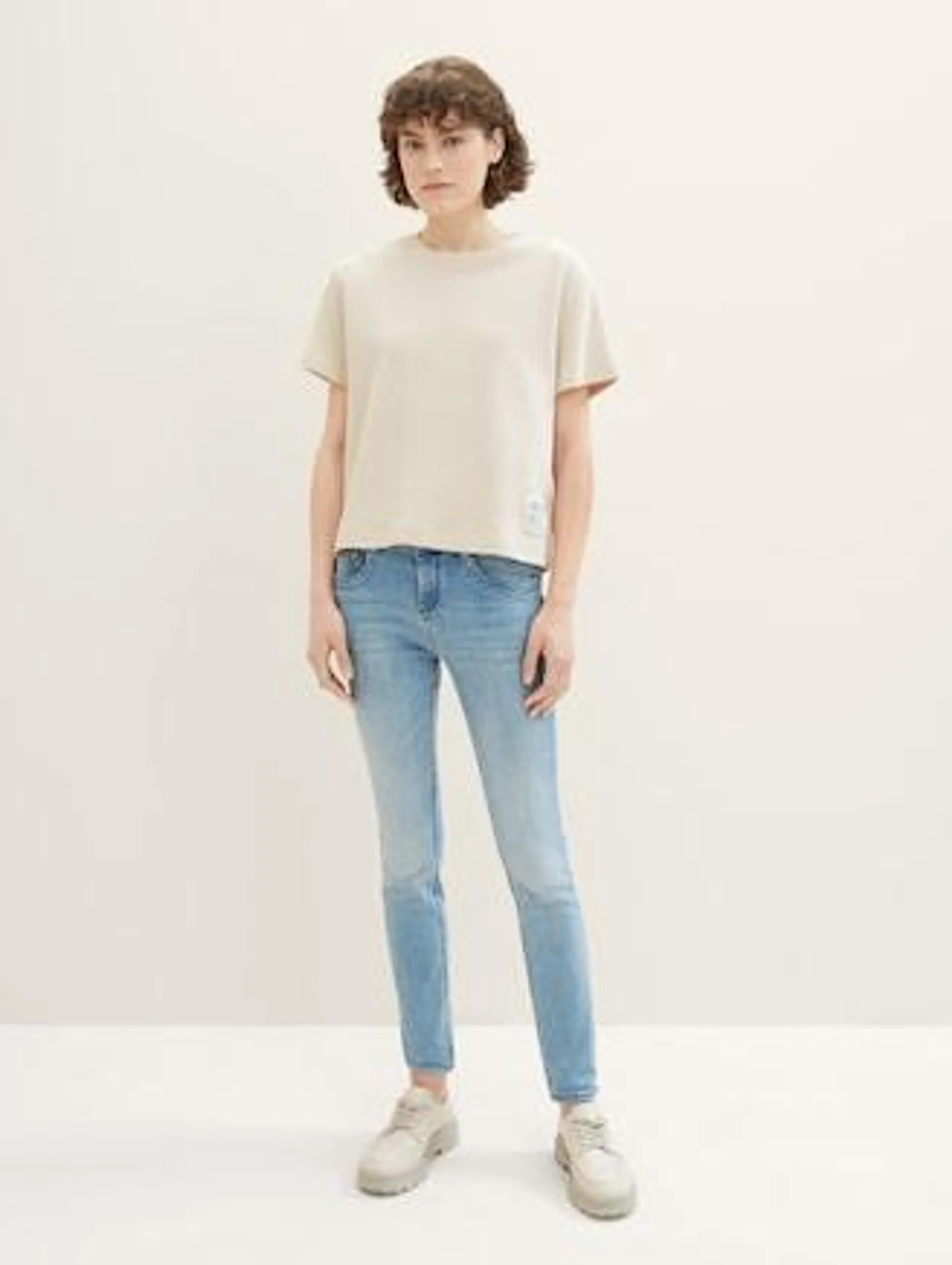 Tapered jeans with recycled cotton