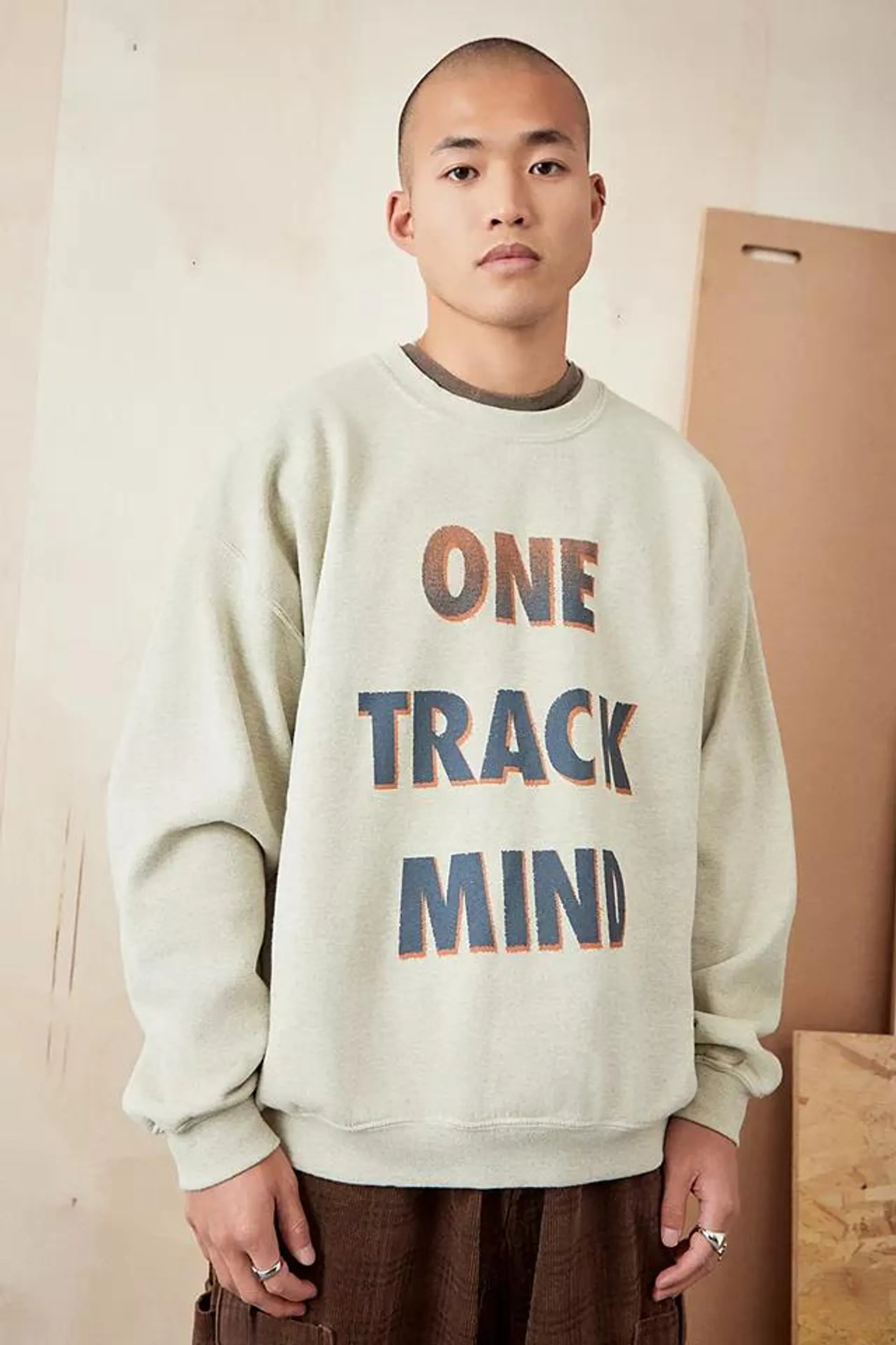 UO – Sweatshirt „One Track Mind“