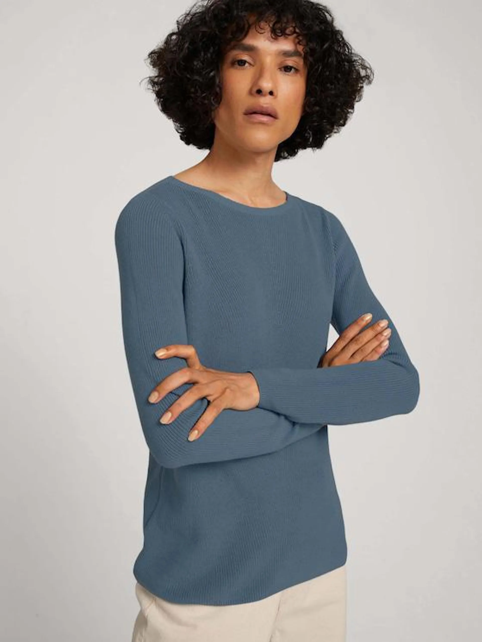 Ribbed sweater with organic cotton