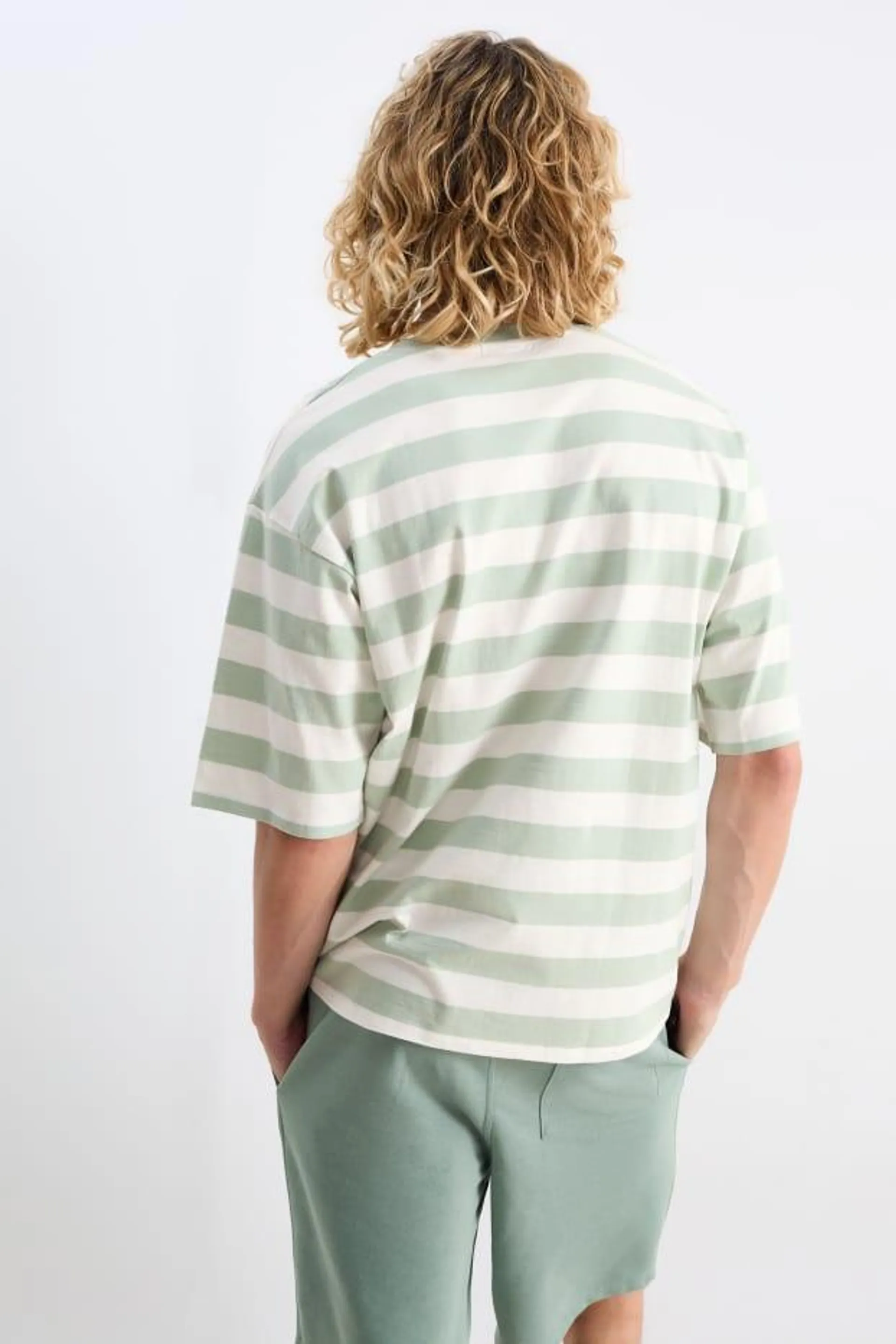 Oversized T-shirt - striped