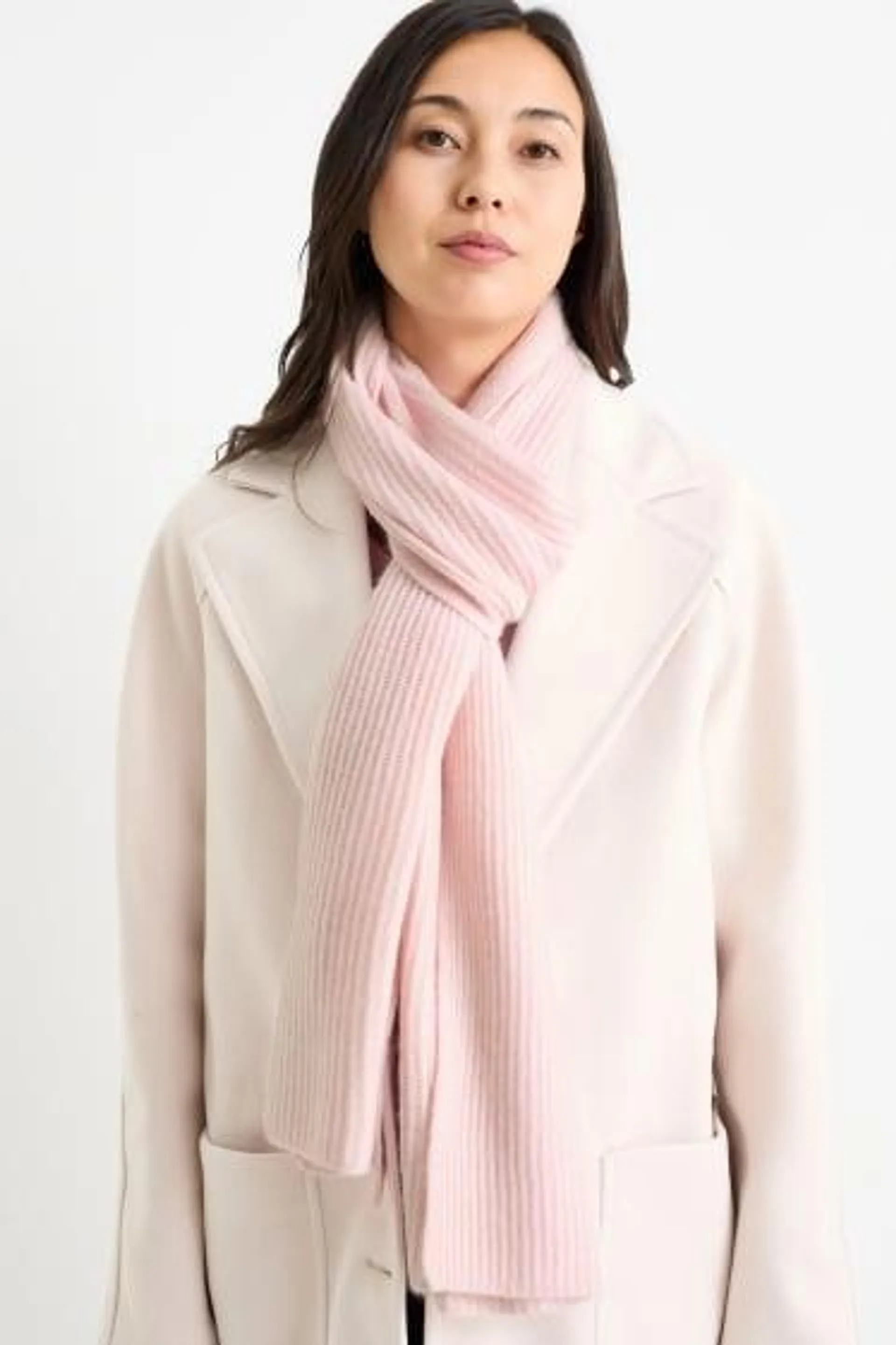 Knitted cashmere scarf