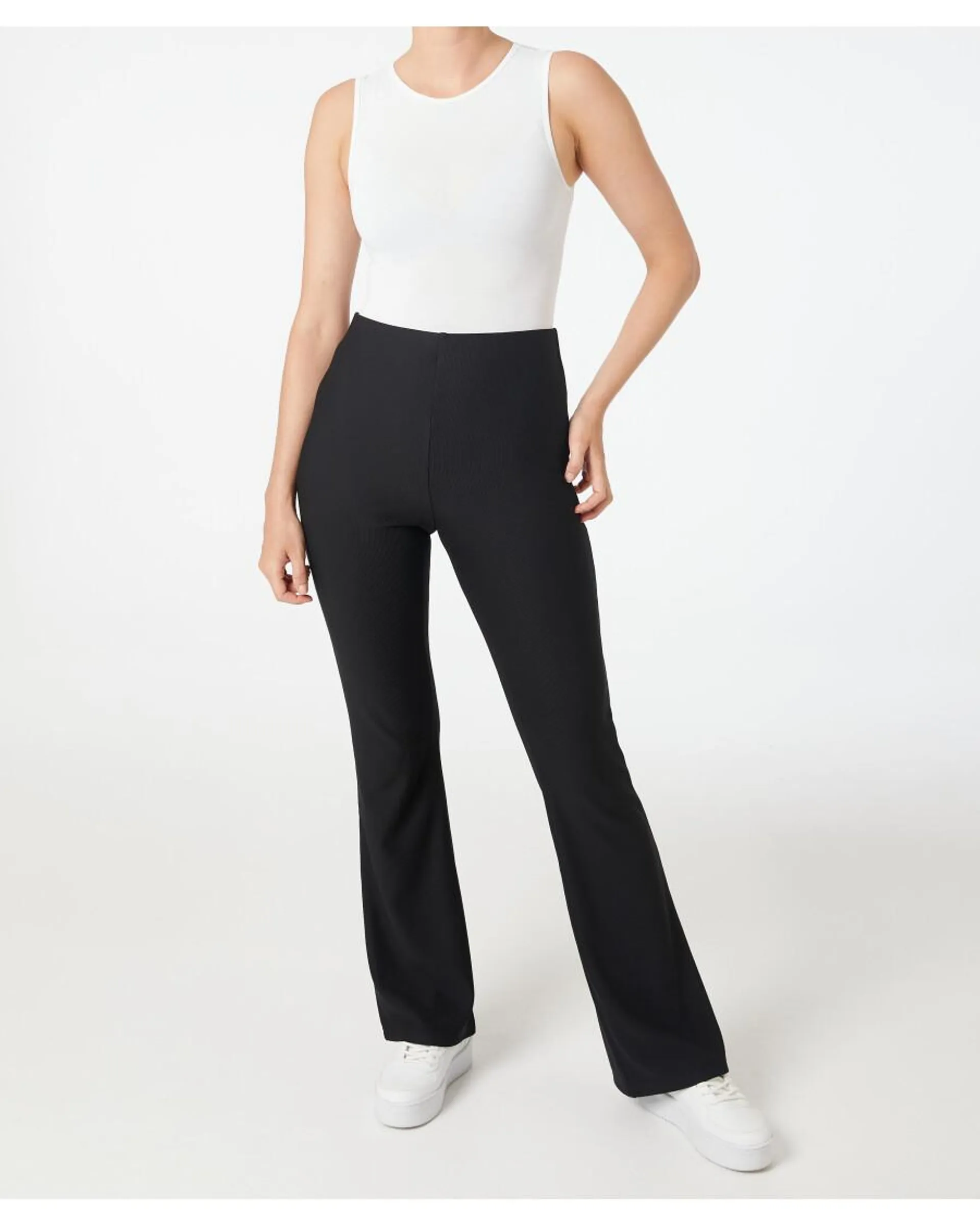 Pull-on-Hose Janina, ausgestelltes Bein