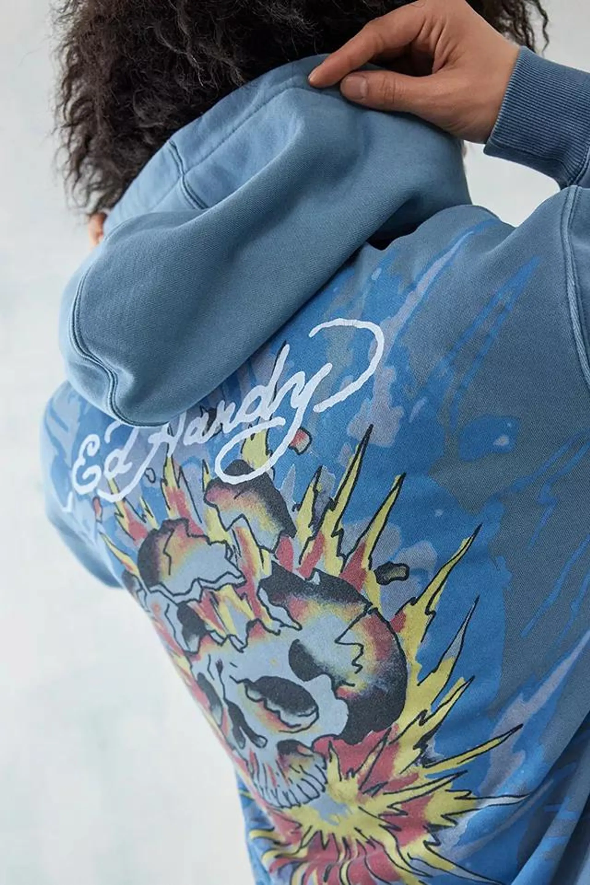 Ed Hardy UO Exclusive – Reißverschluss-Hoodie in Blau mit explodierendem Totenkopf