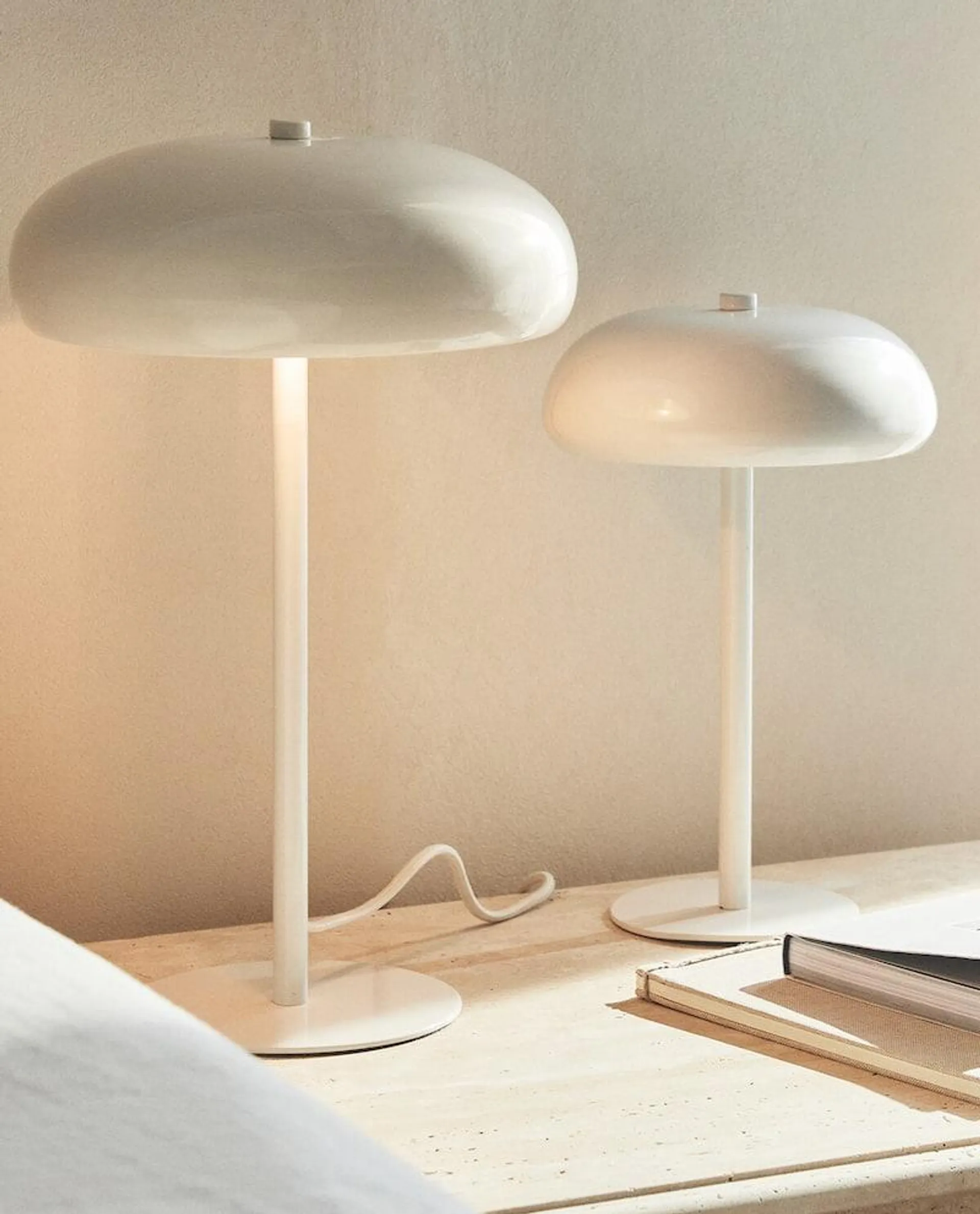 LARGE MONOCHROME TABLE LAMP