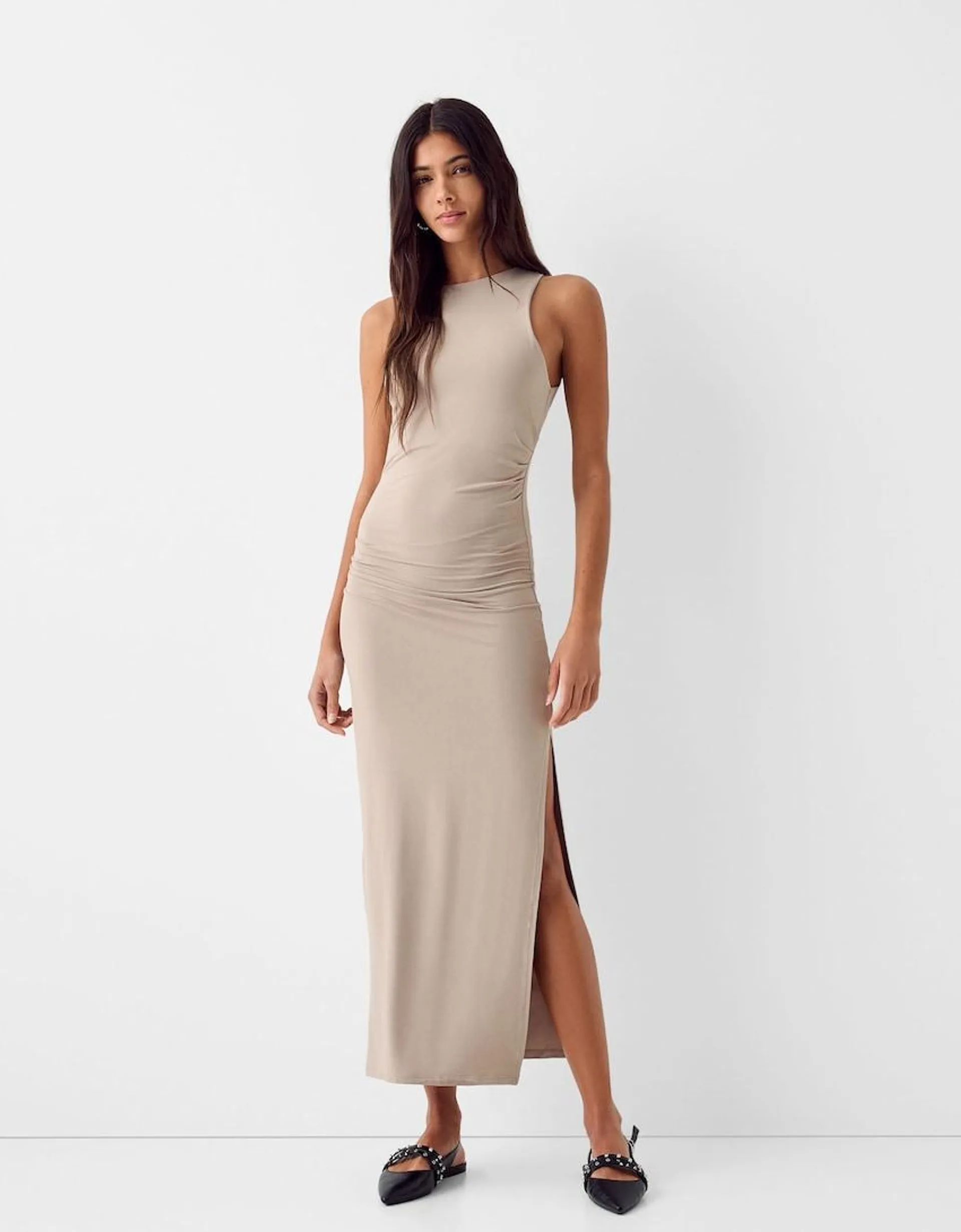 Sleeveless midi dress with gathering