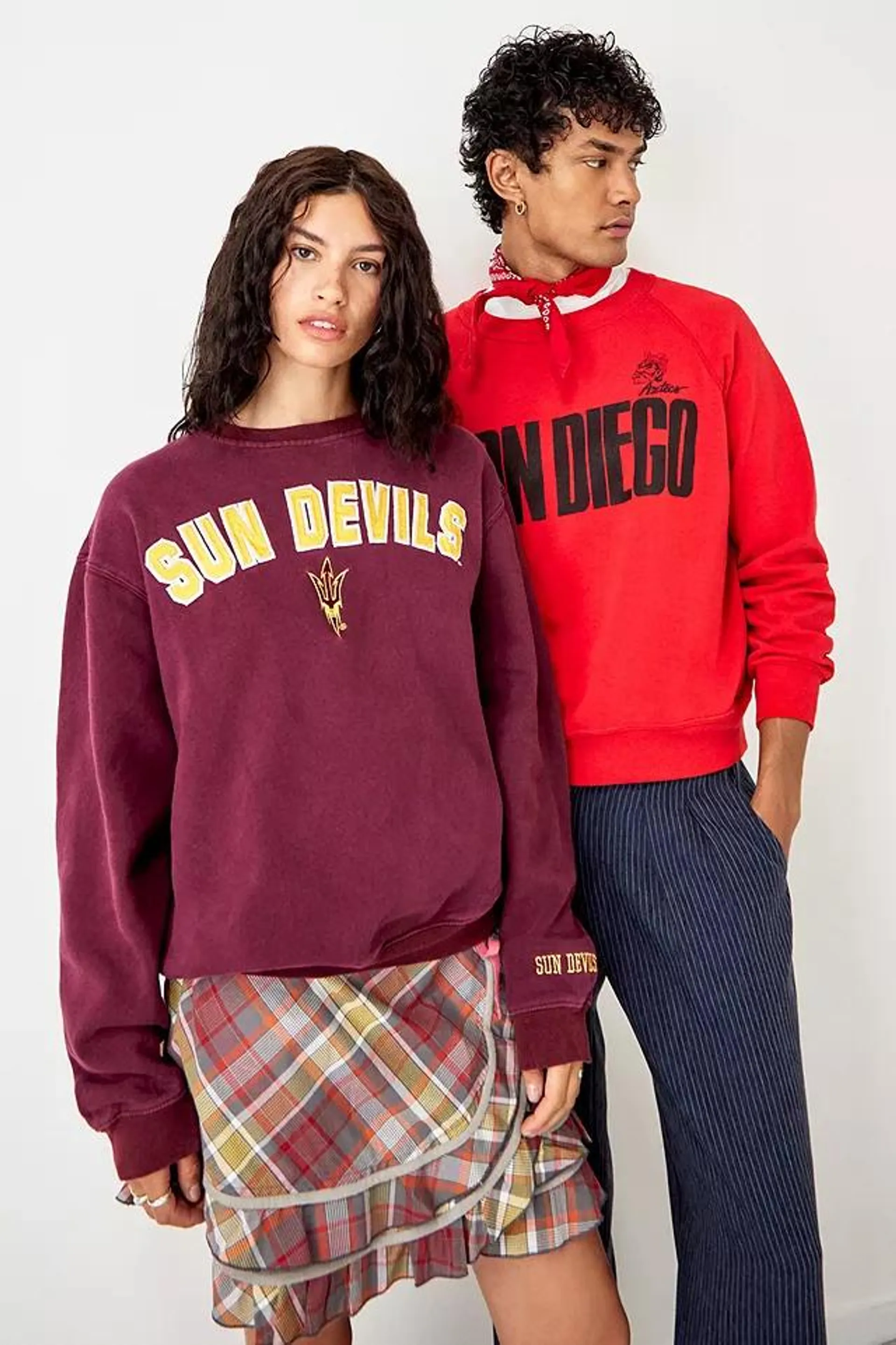 Urban Renewal Vintage Roter Collegepullover