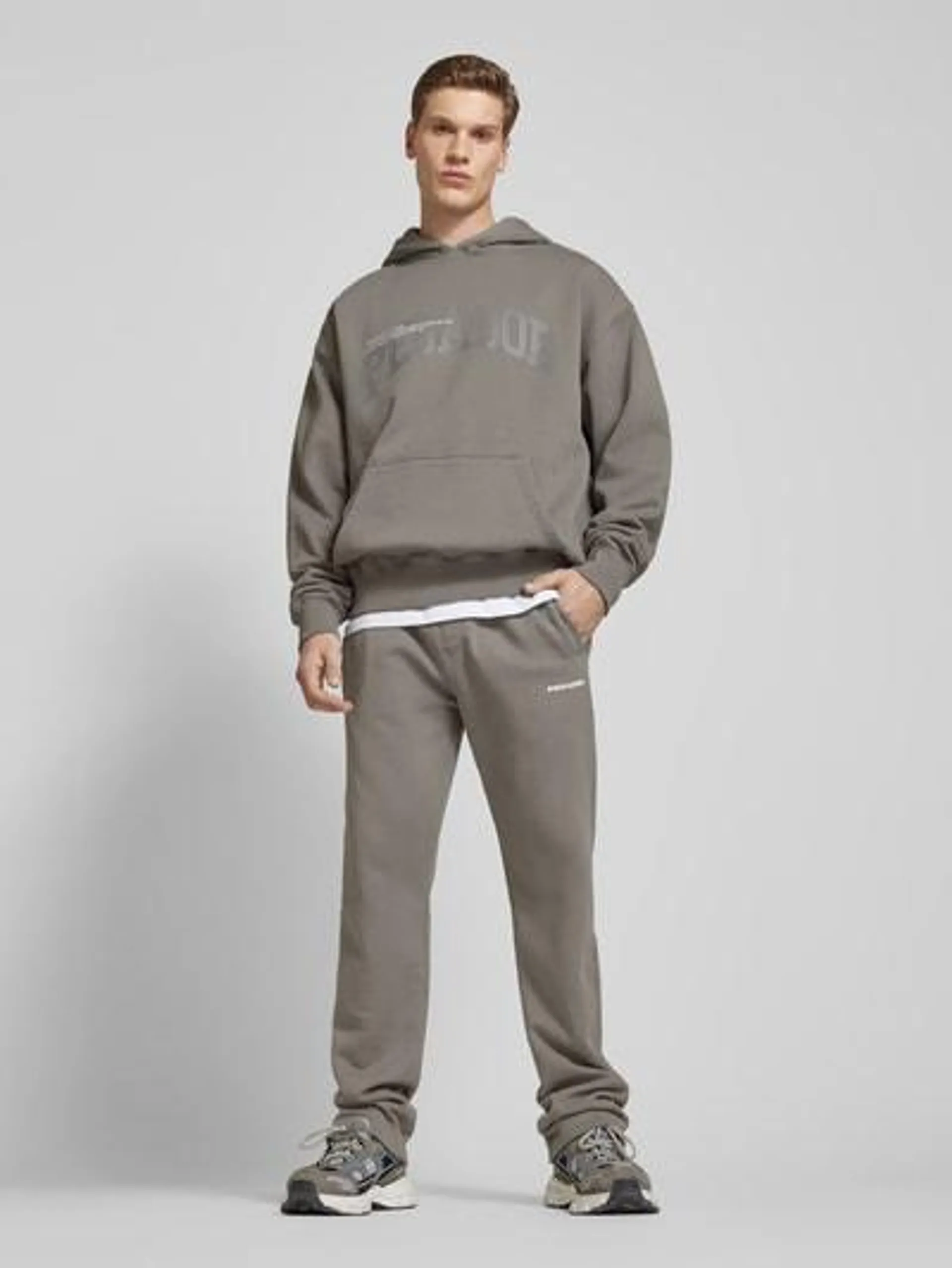 Sweatpants mit Logo und elastischem Bund in mittelgrau