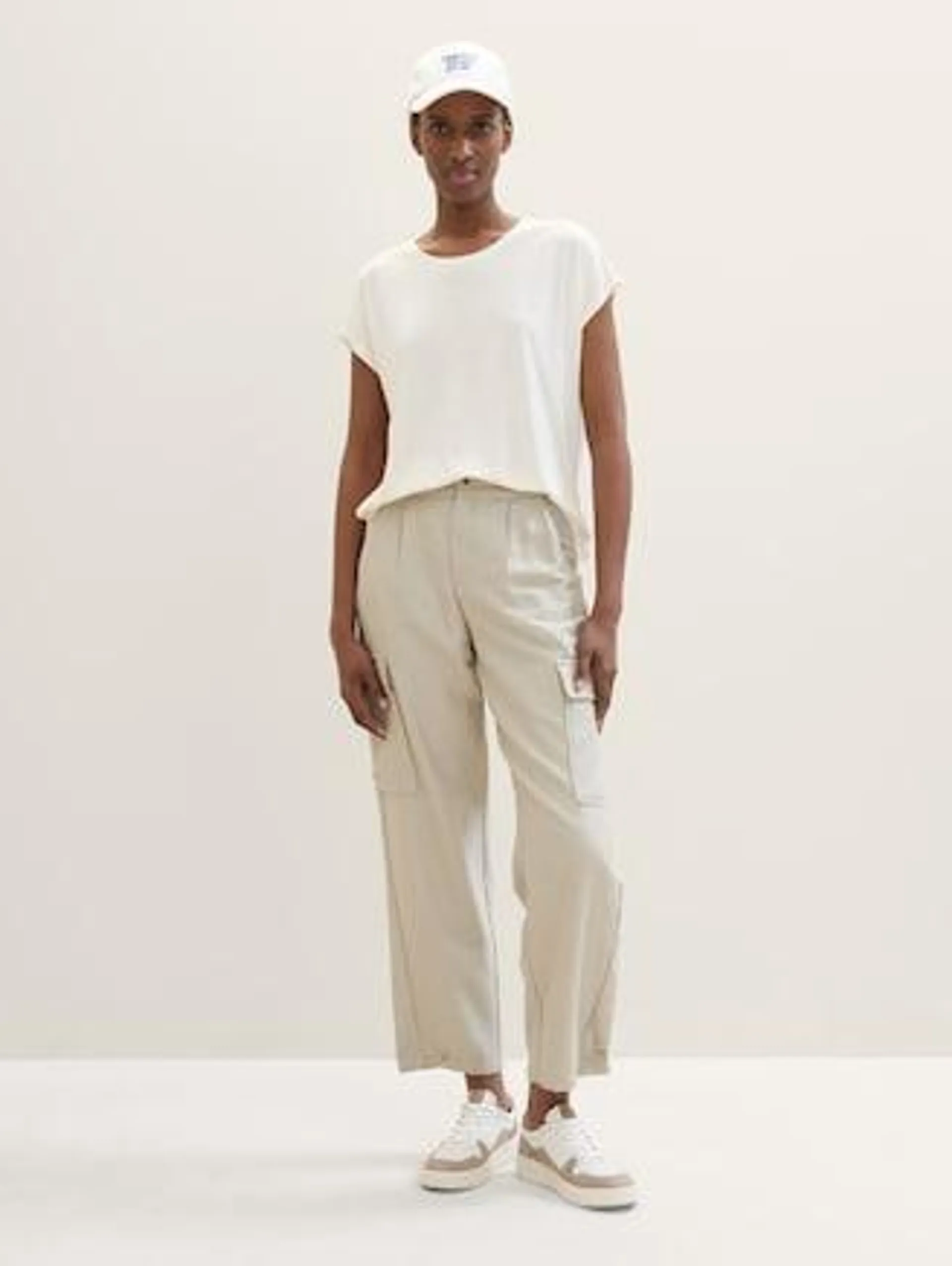 Paper bag trousers in cargo style made of Lyocell