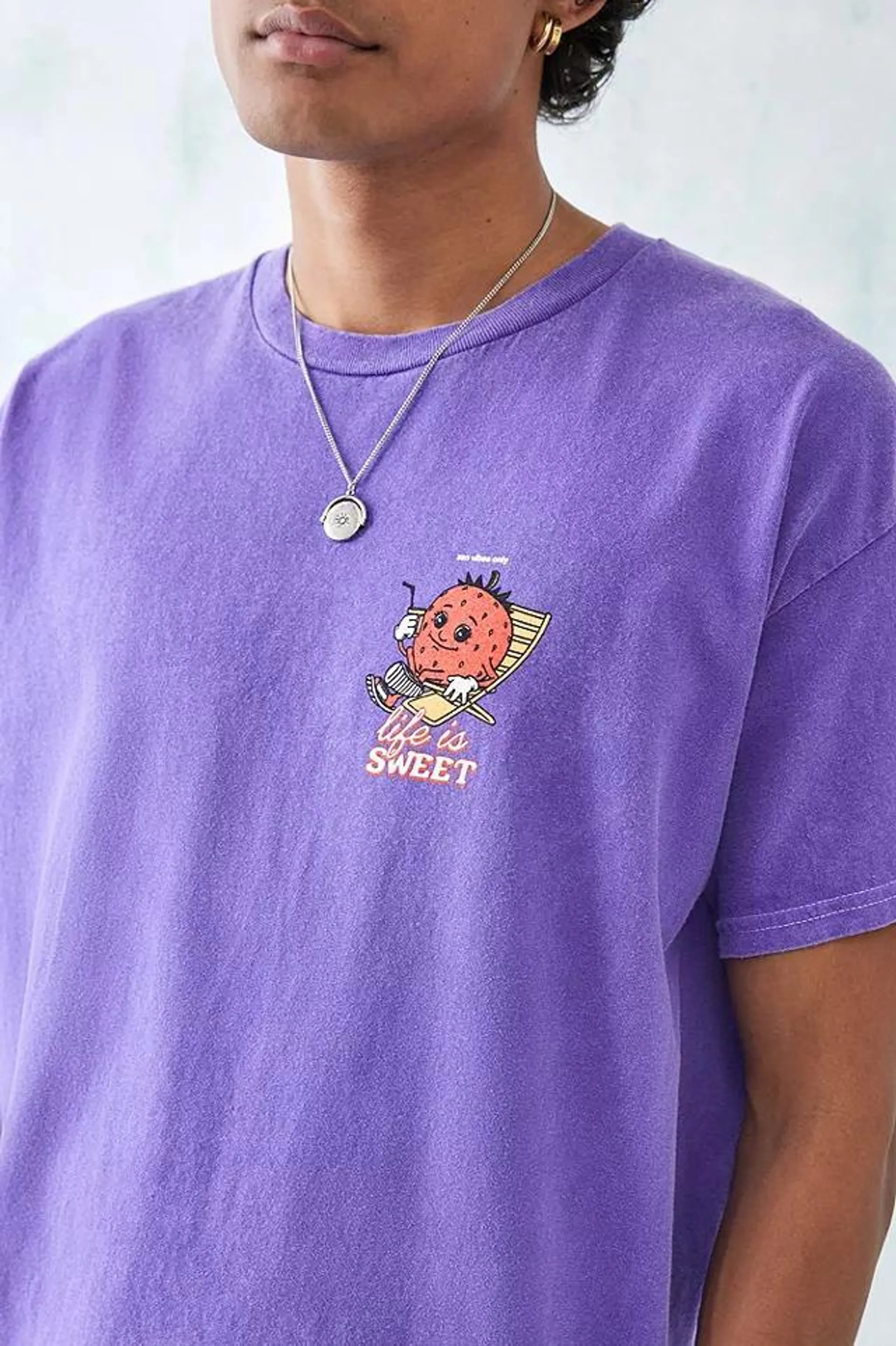 UO – T-Shirt „Life Is Sweet" in Lila