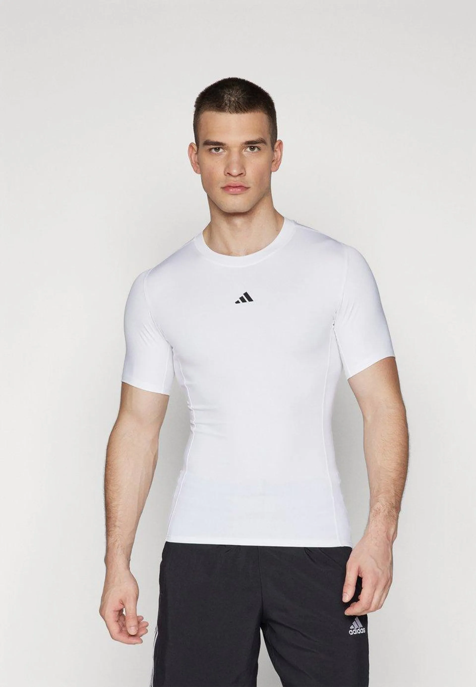 TECHFIT COMPRESSION - Sports T-shirt - white