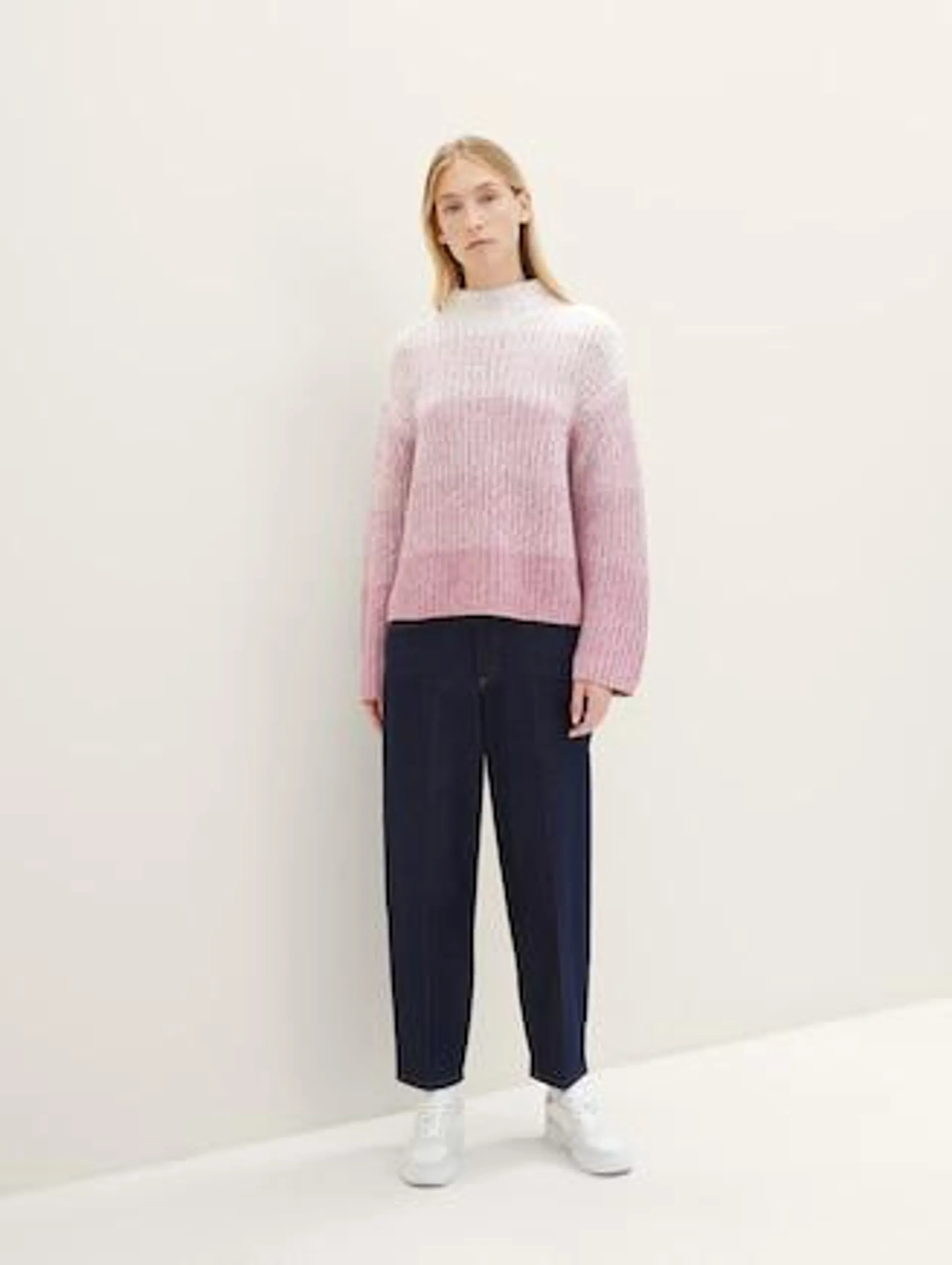 Knitted sweater with colour gradients