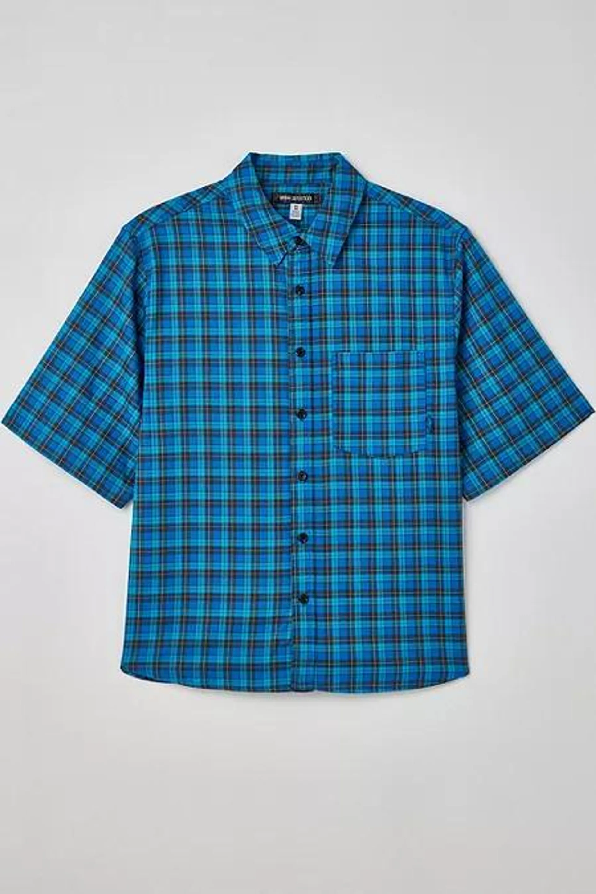 UO – Kurzärmeliges Hemd mit Minikaros in Blau