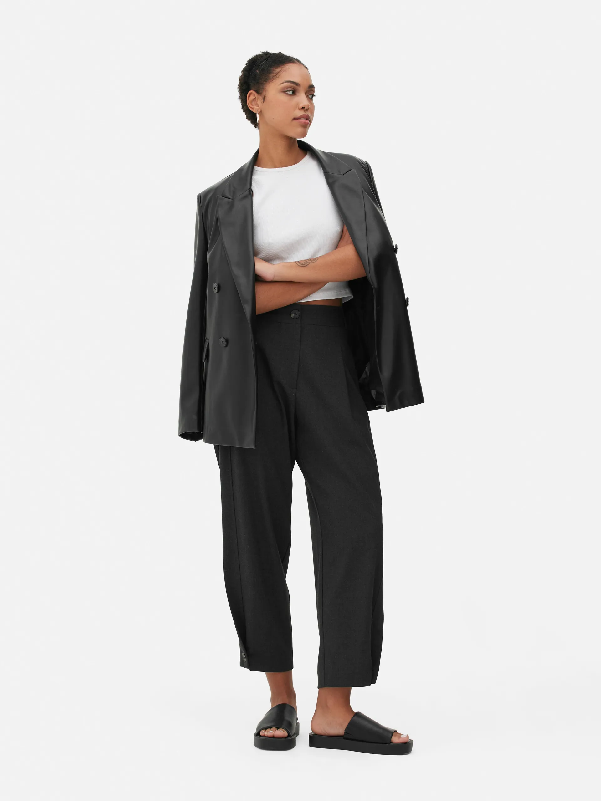 Plissierte Hose mit konischer Form
