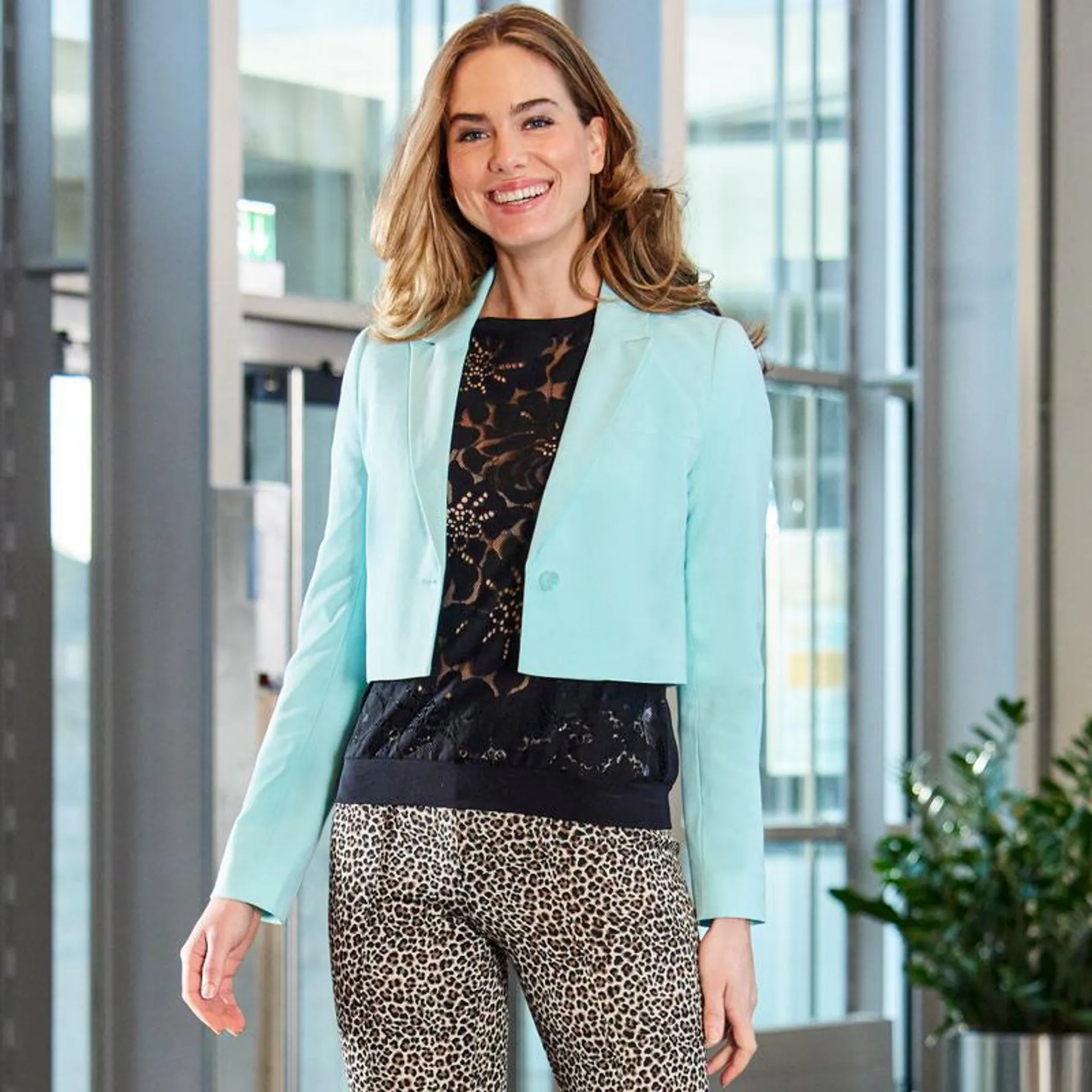 Damen-Blazer mit kurzem Schnitt