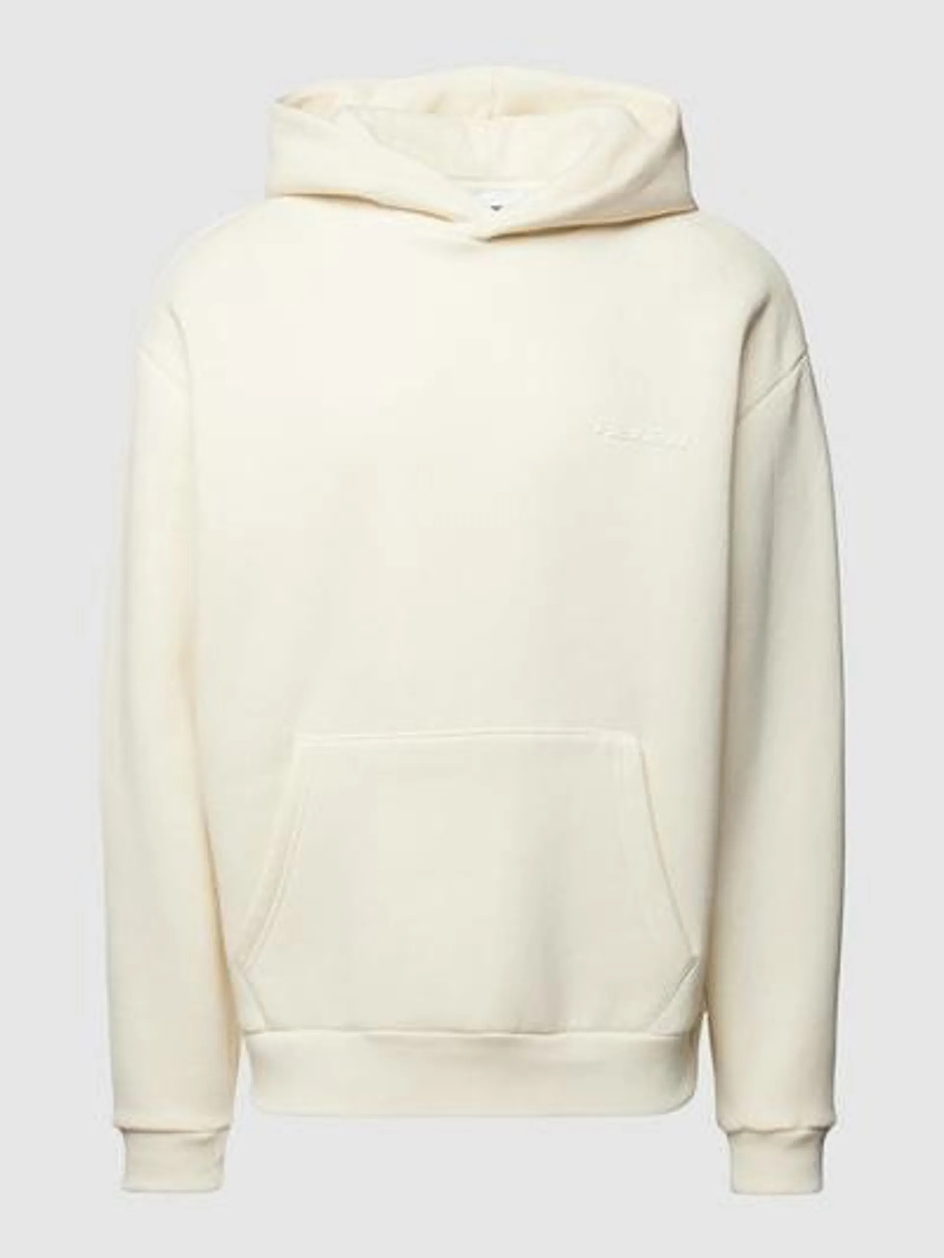 Hoodie mit Label-Applikation in ecru