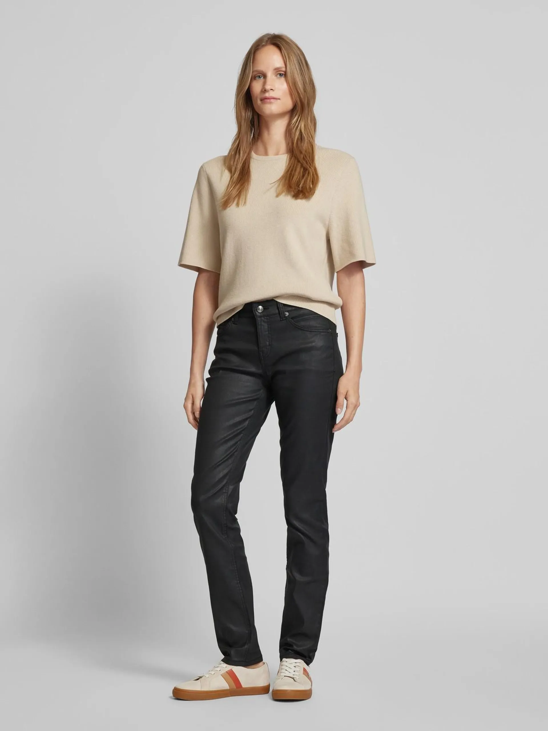 Slim Fit Jeans mit Gesäßtaschen in black