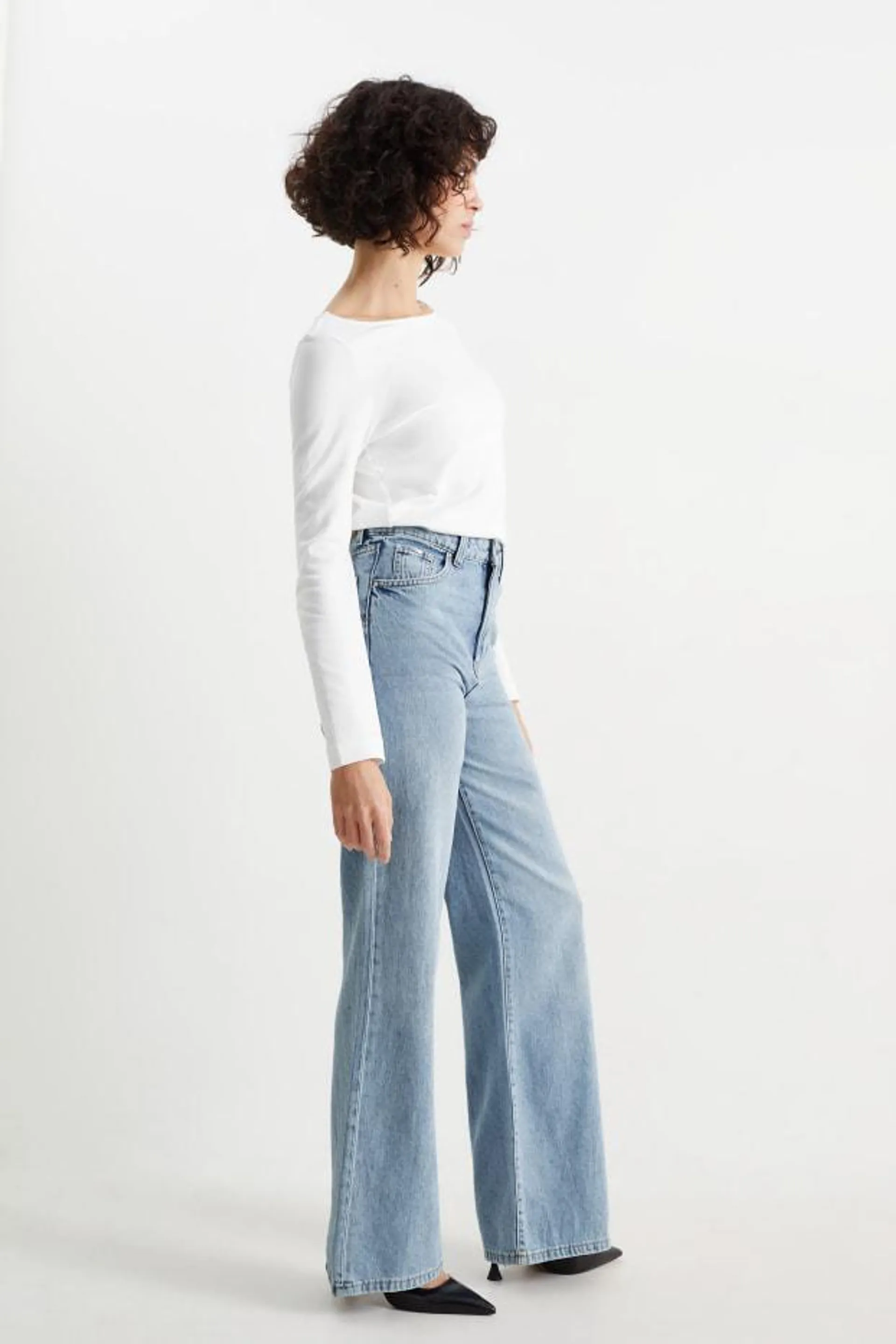 Wide leg jeans - high waist