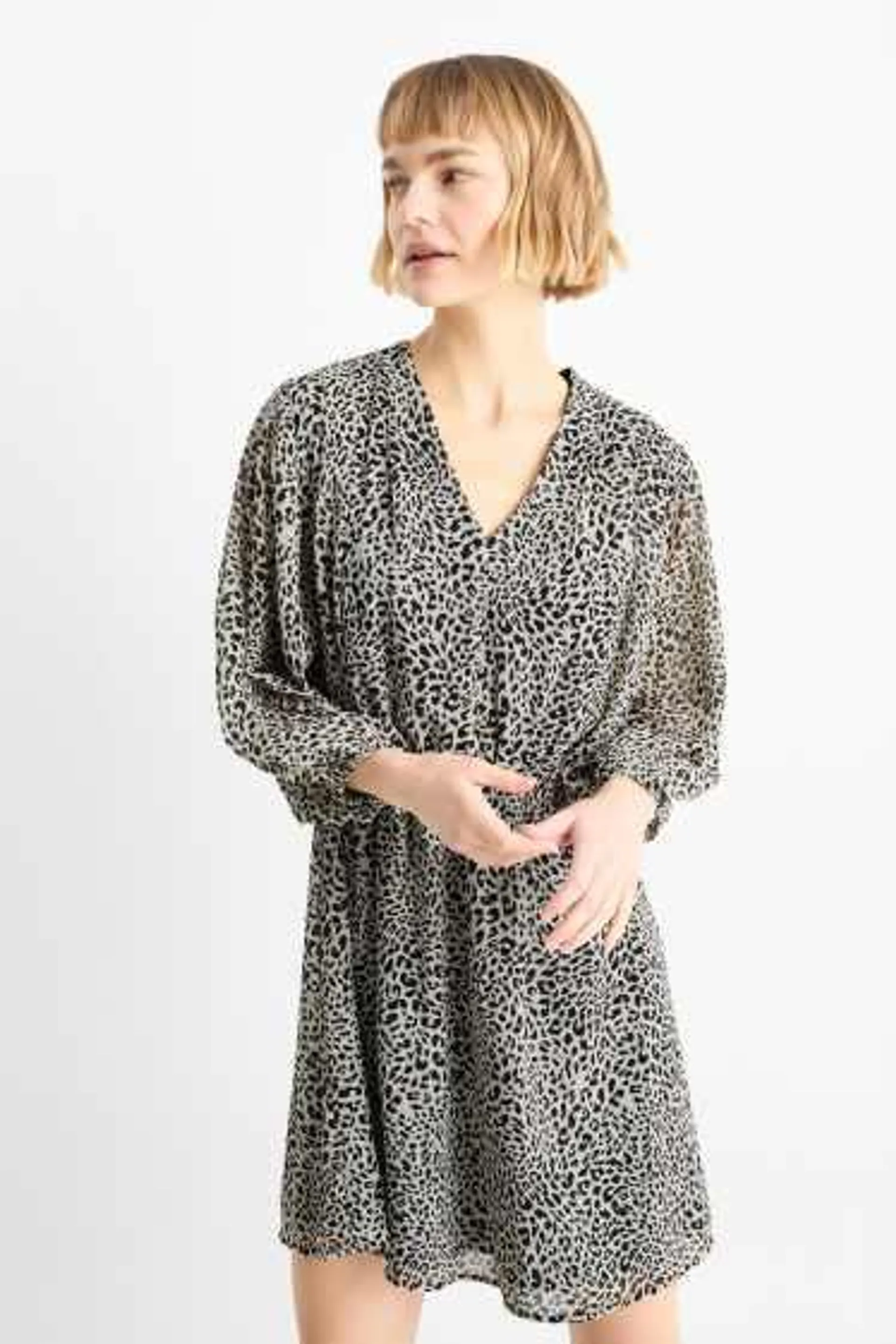 V-neck chiffon dress - leopard print - textured