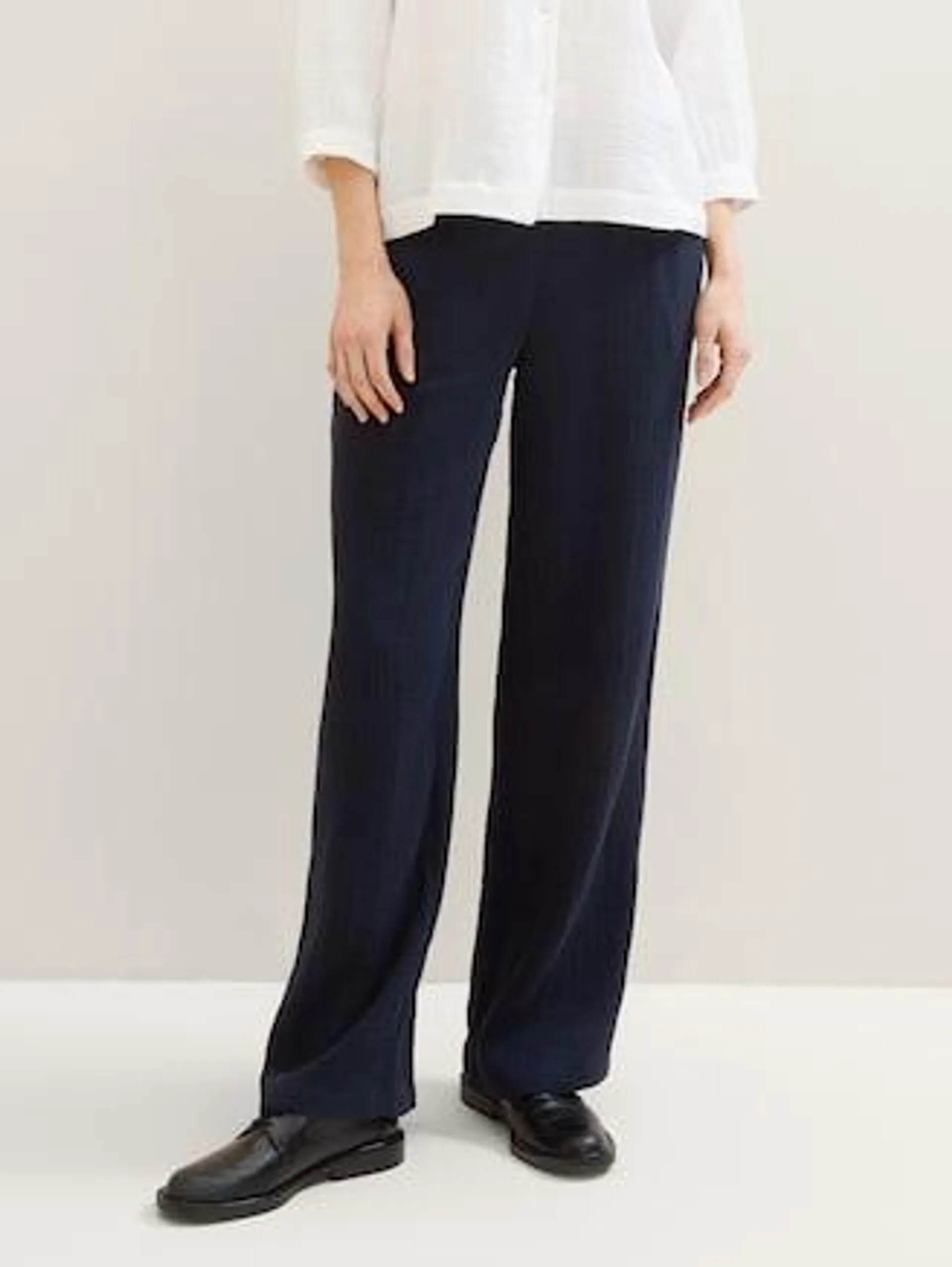 Trousers with wide legs