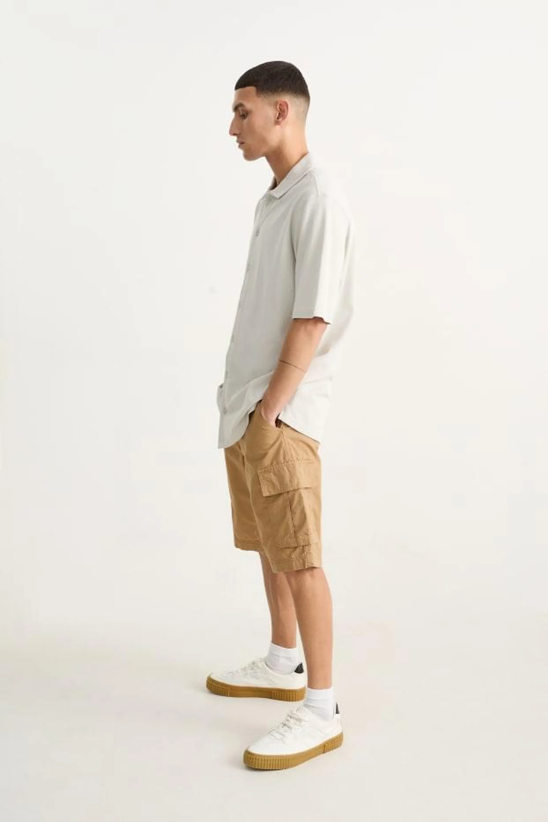 Cargo shorts with belt