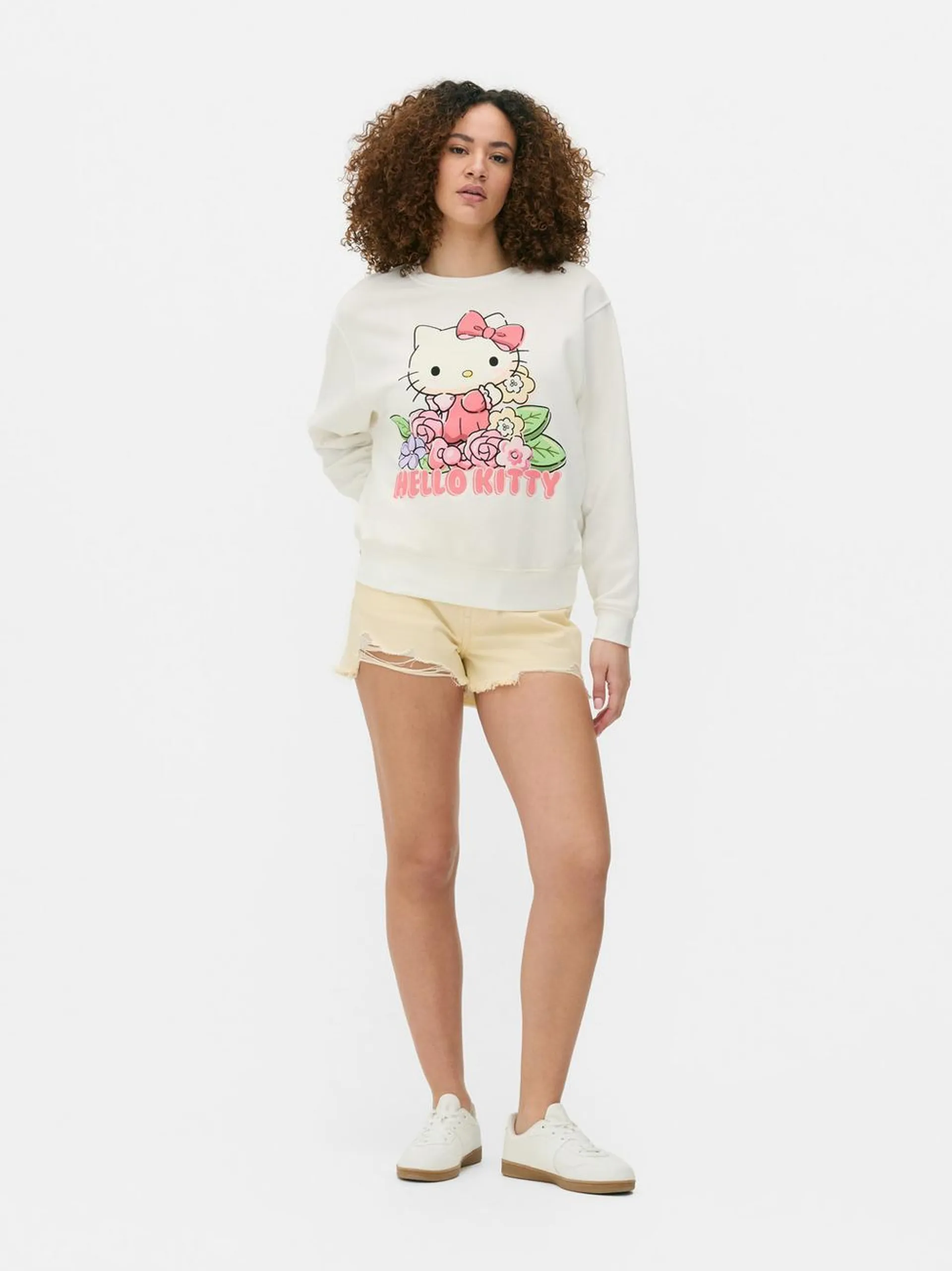 „Hello Kitty“ Sweatshirt mit Blumendesign