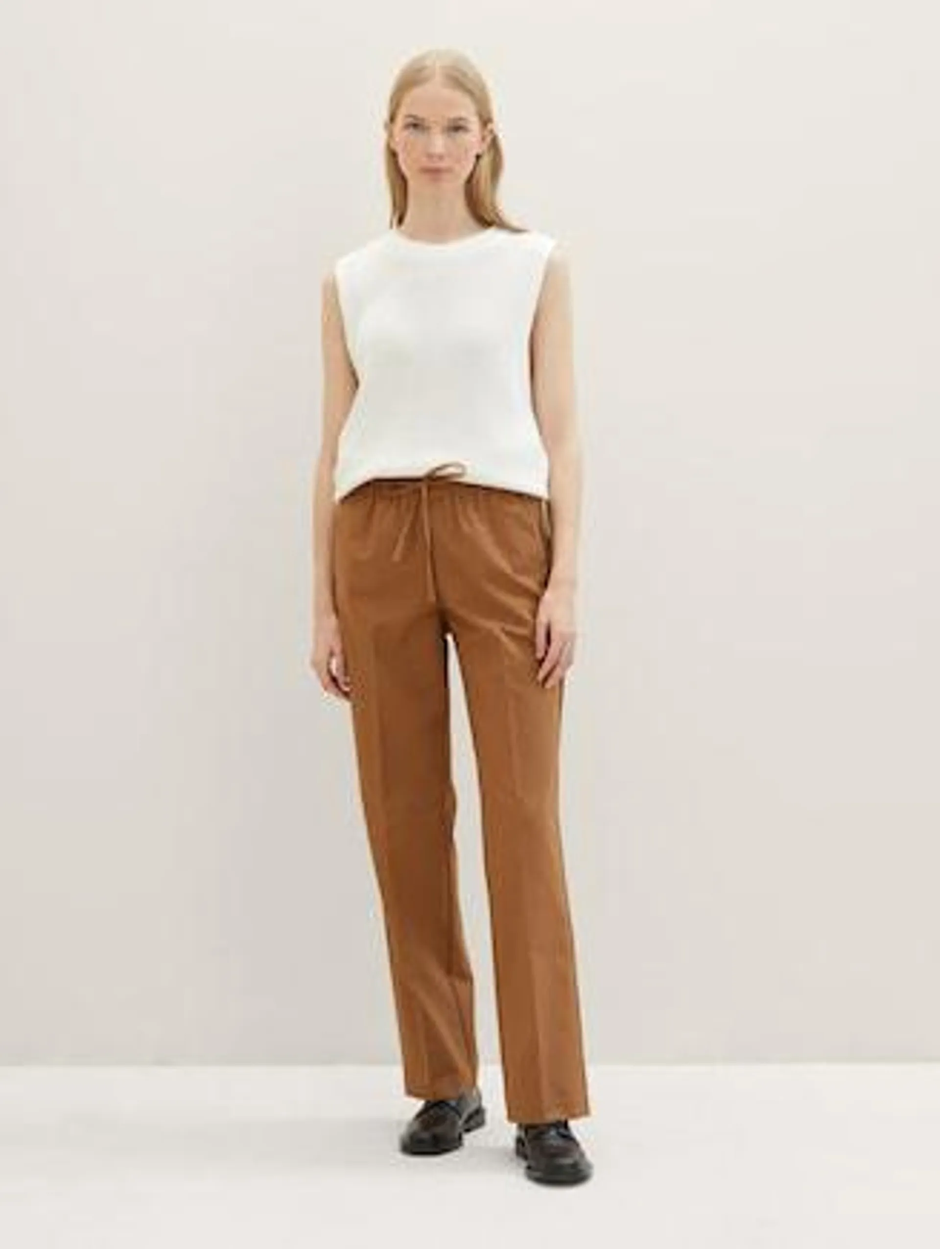 Loose-fit trousers with recycled polyester