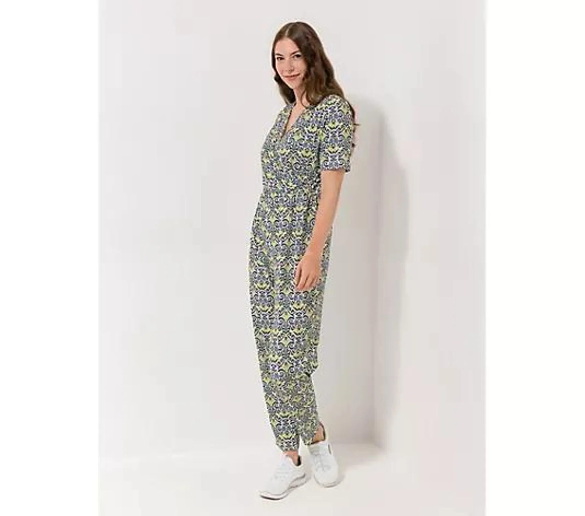 IN-PRINT Jumpsuit, 1/2-Arm V-Ausschnitt grafischer Druck figurumspielend