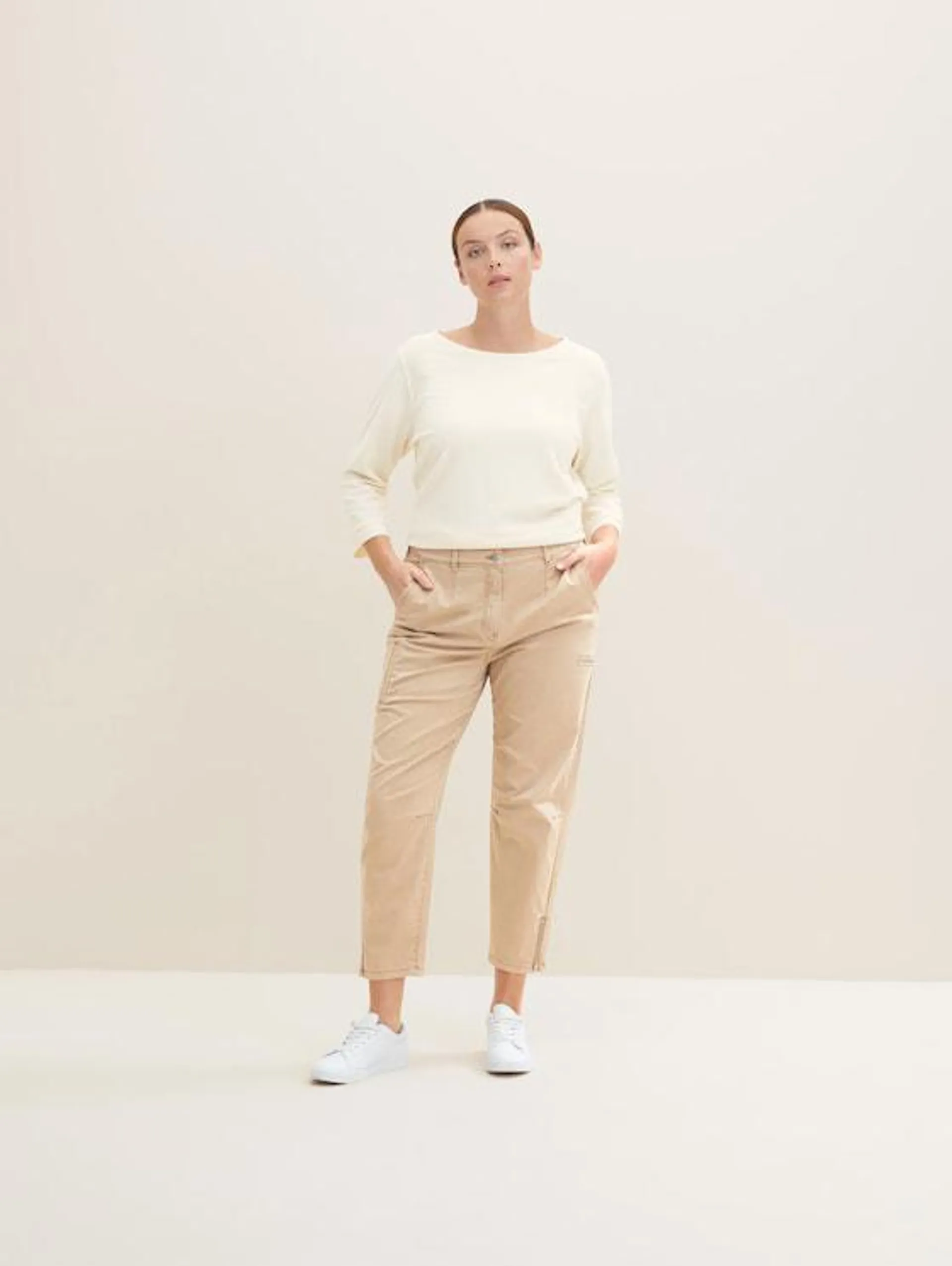 Chinos with cargo details