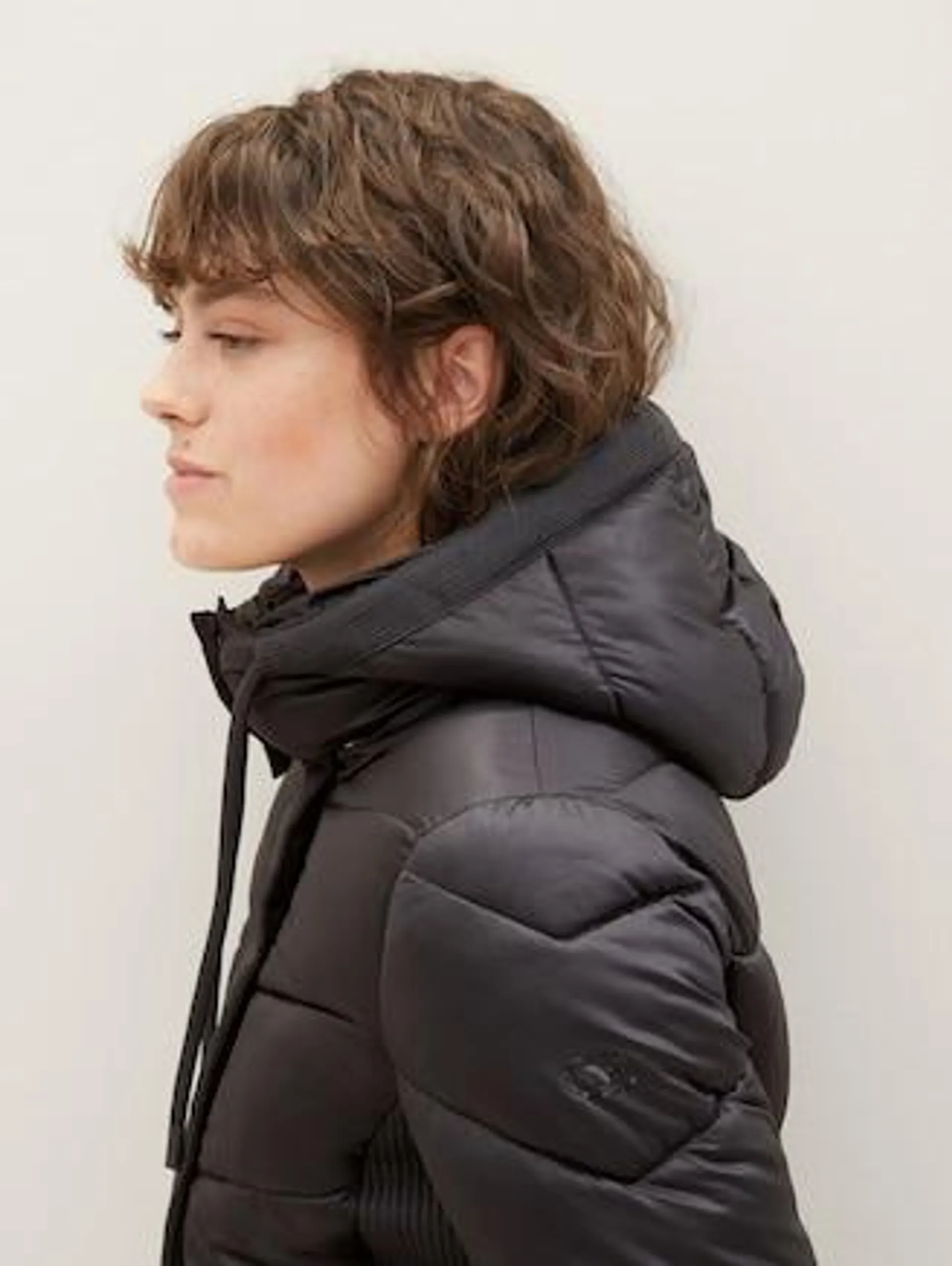 Puffer jacket with recycled polyester